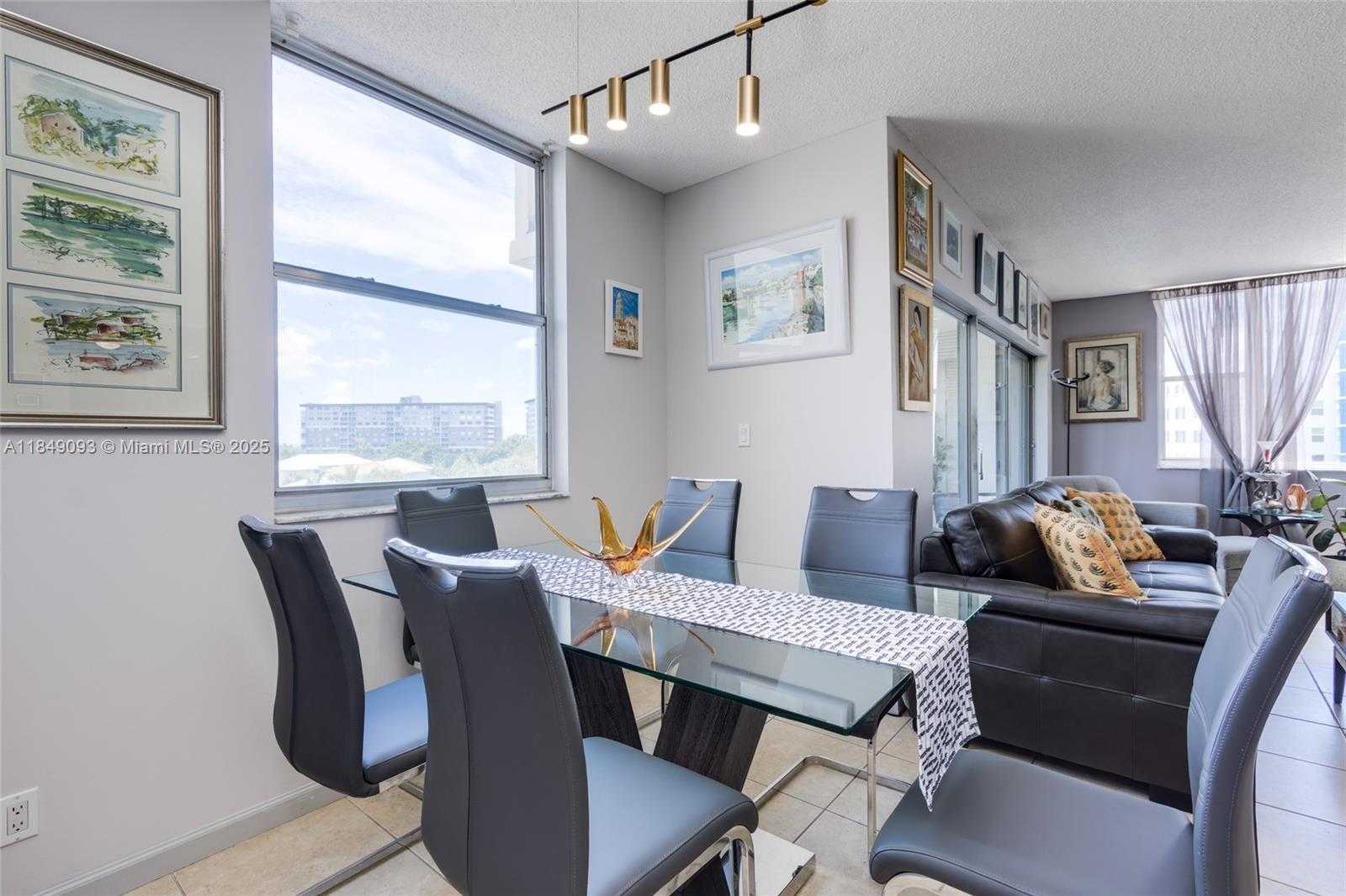 Small Image of 4330 HILLCREST DR #519, Hollywood Number 9
