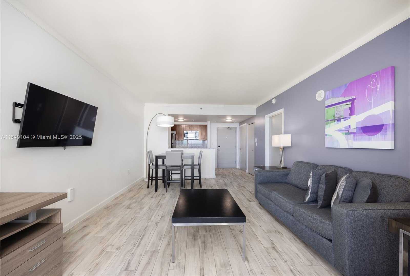 Small Image of 2889 MCFARLANE RD #1014, Coconut Grove Number 5