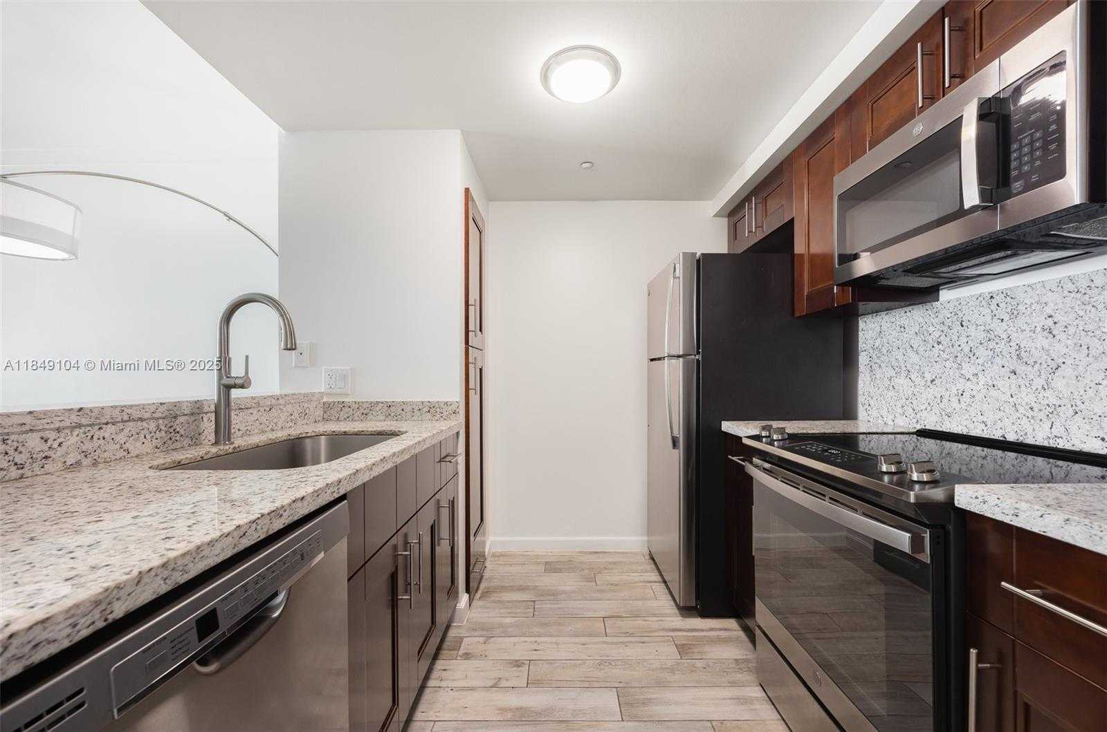 Small Image of 2889 MCFARLANE RD #1014, Coconut Grove Number 6