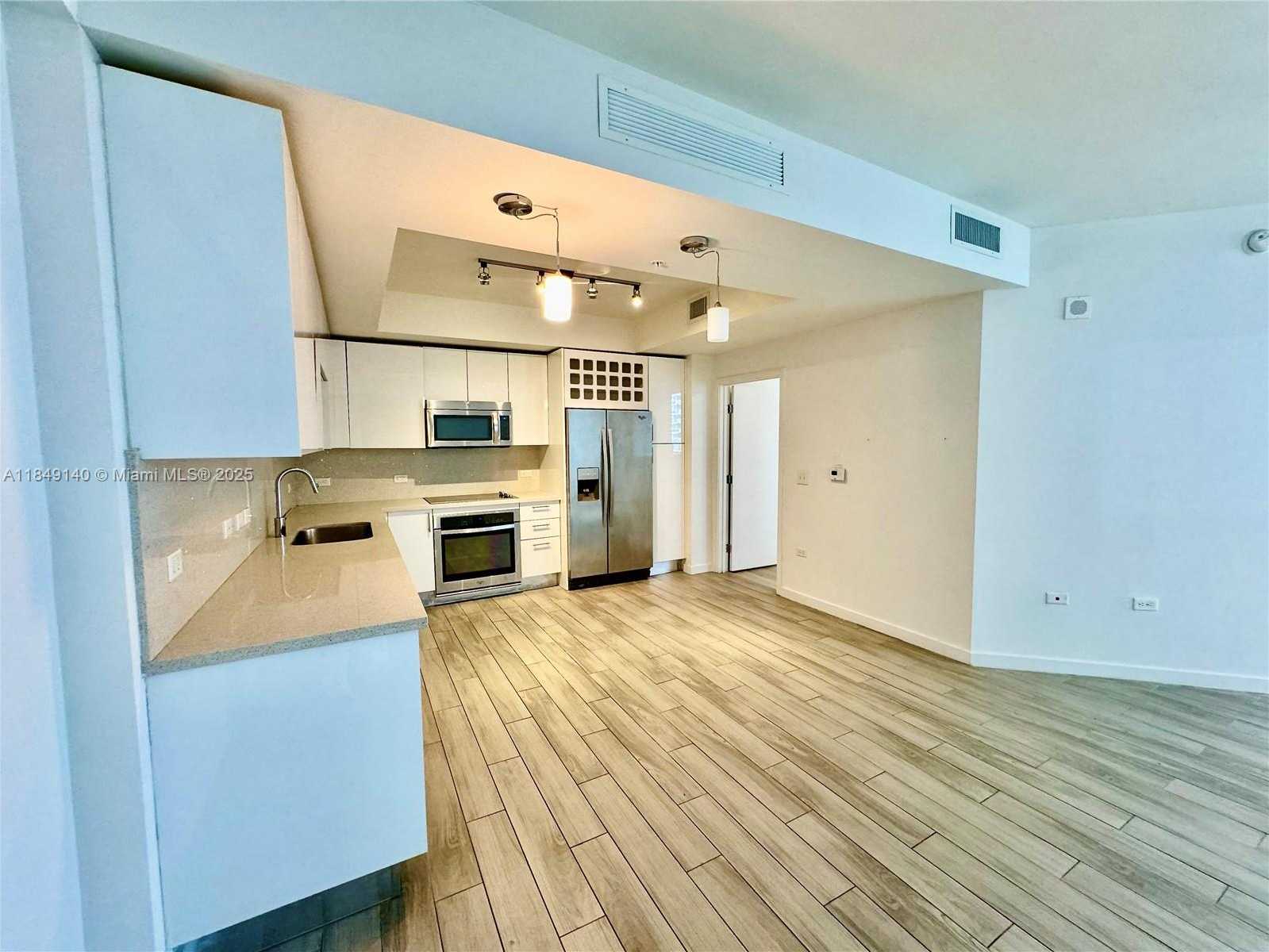 Small Image of 999 SOUTH WEST 1ST AVE #2801, Miami Number 4