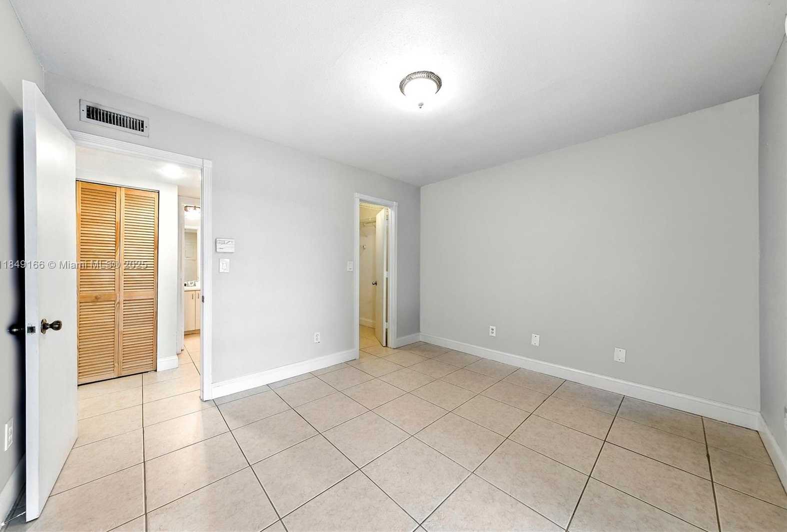 Small Image of 9721 HAMMOCKS BLVD #206, Miami Number 19