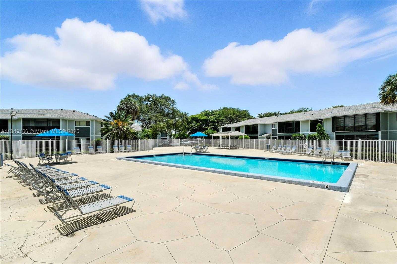 Small Image of 9721 HAMMOCKS BLVD #206, Miami Number 30