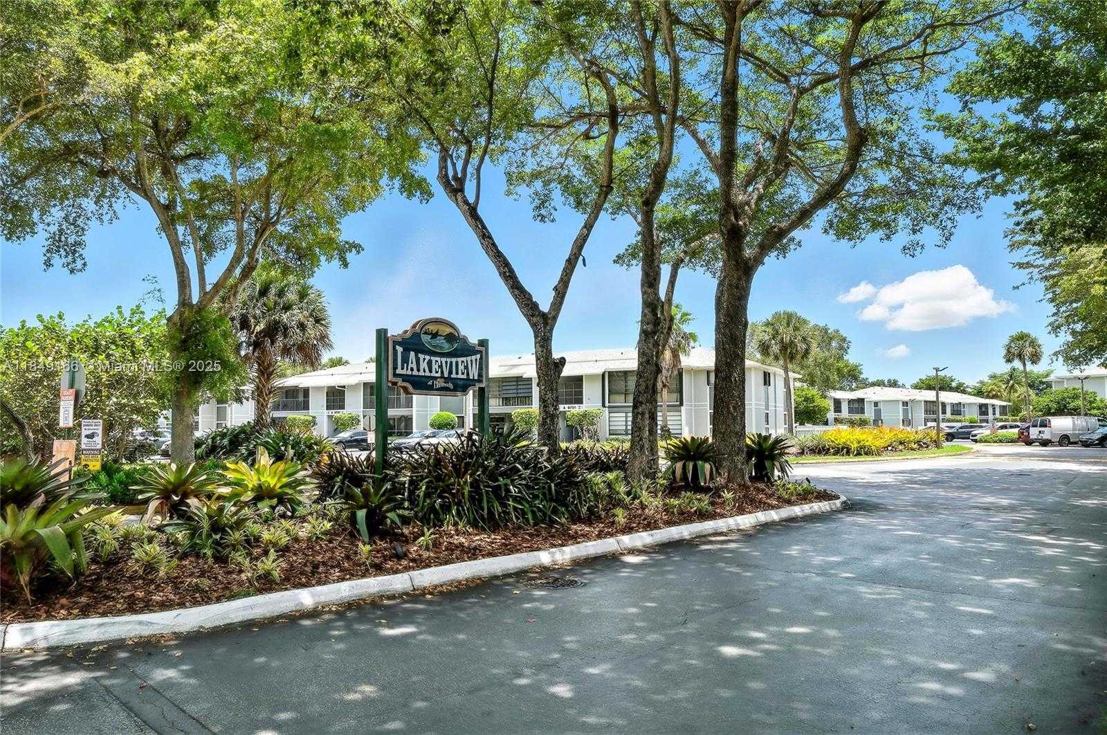 Small Image of 9721 HAMMOCKS BLVD #206, Miami Number 32
