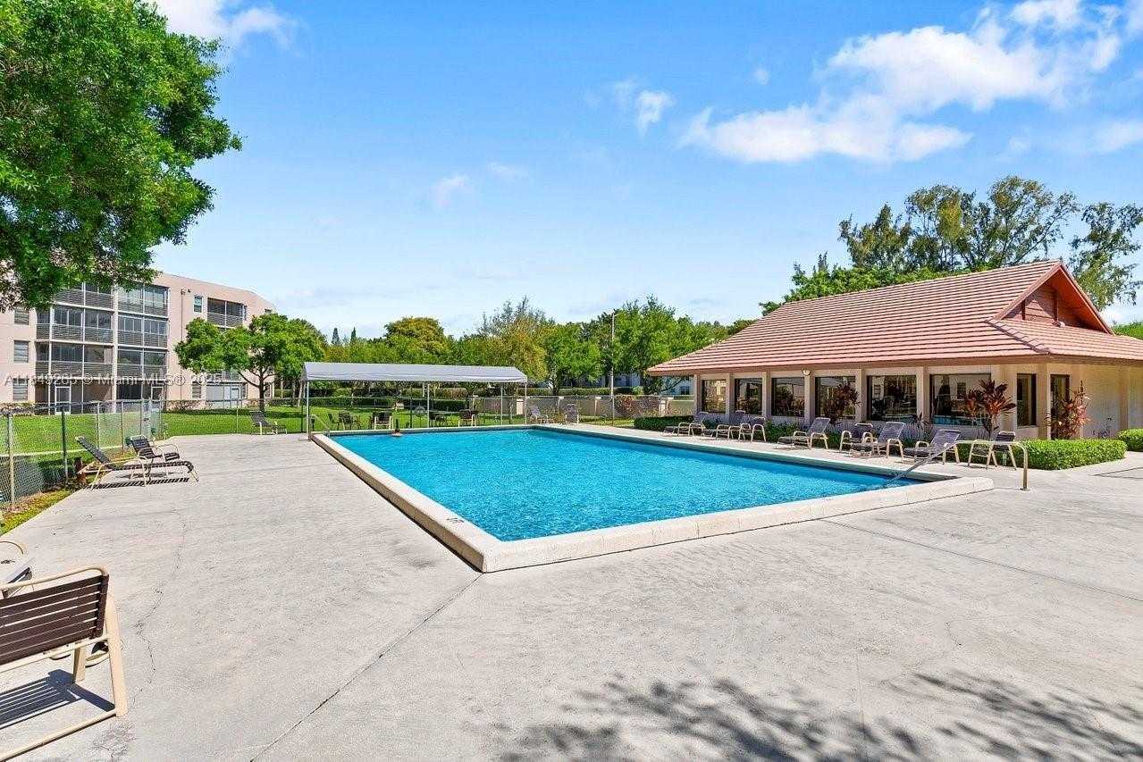 Small Image of 1920 SABAL PALM DR #201, Davie Number 14