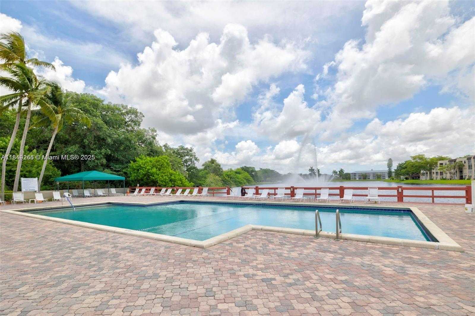 Small Image of 1920 SABAL PALM DR #201, Davie Number 16