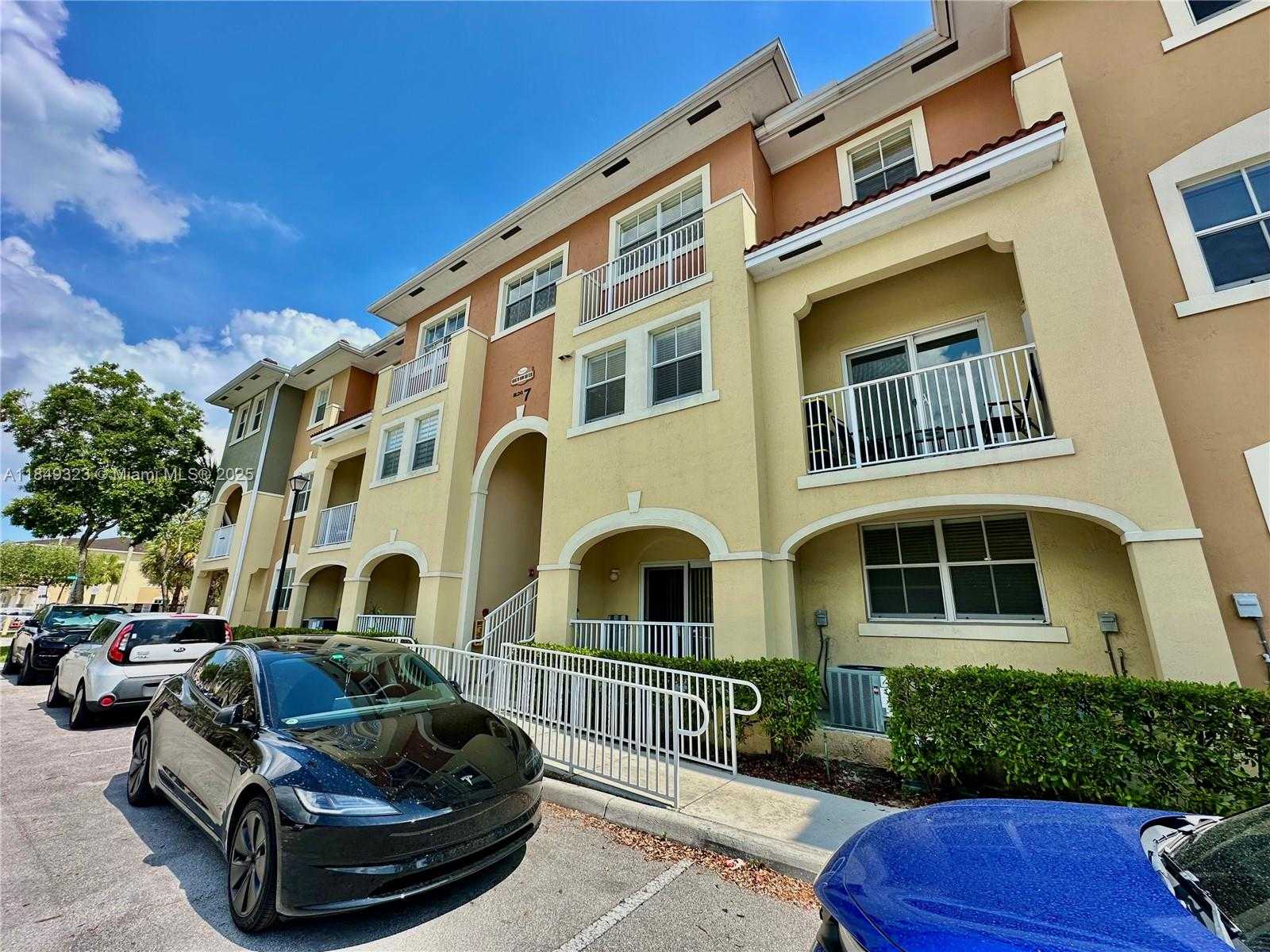 Small Image of 10870 NORTH WEST 88TH TER #103, Doral Number 2