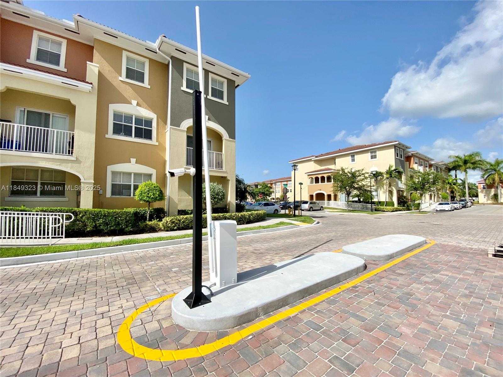 Small Image of 10870 NORTH WEST 88TH TER #103, Doral Number 31