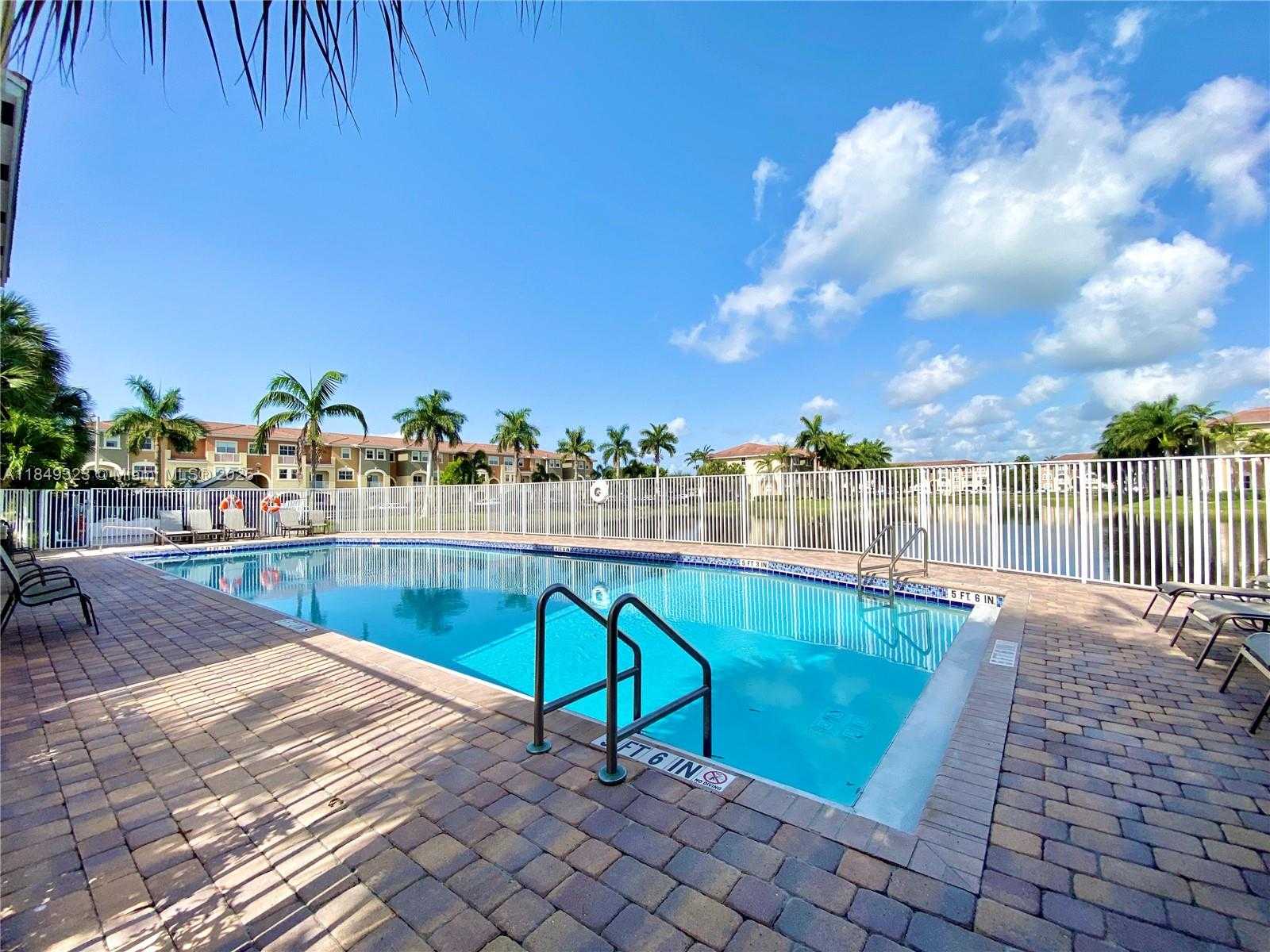 Small Image of 10870 NORTH WEST 88TH TER #103, Doral Number 32