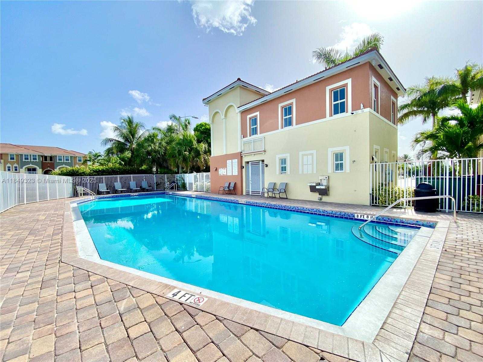 Small Image of 10870 NORTH WEST 88TH TER #103, Doral Number 33