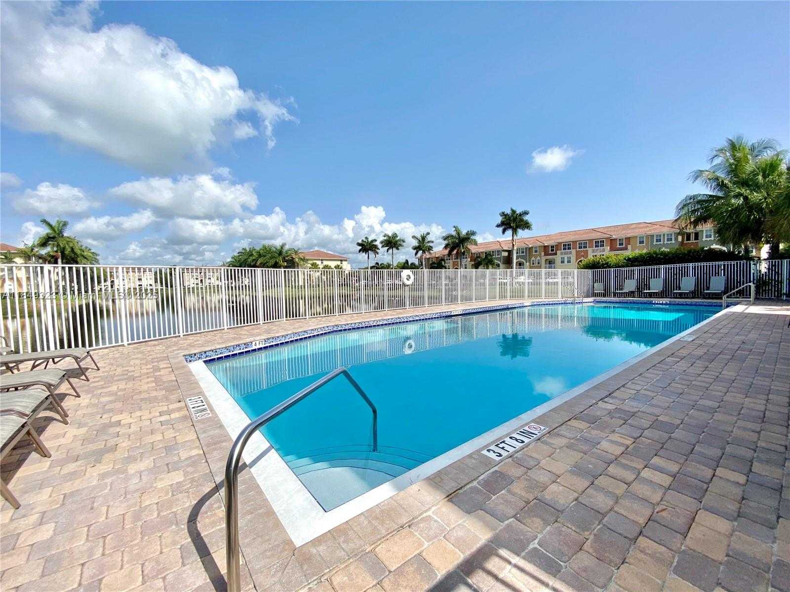 Small Image of 10870 NORTH WEST 88TH TER #103, Doral Number 34