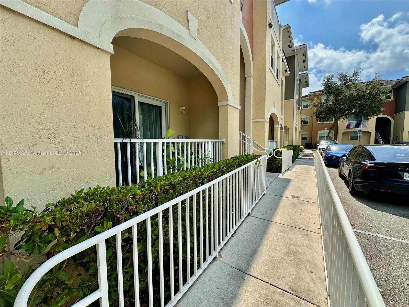 Small Image of 10870 NORTH WEST 88TH TER #103, Doral Number 4
