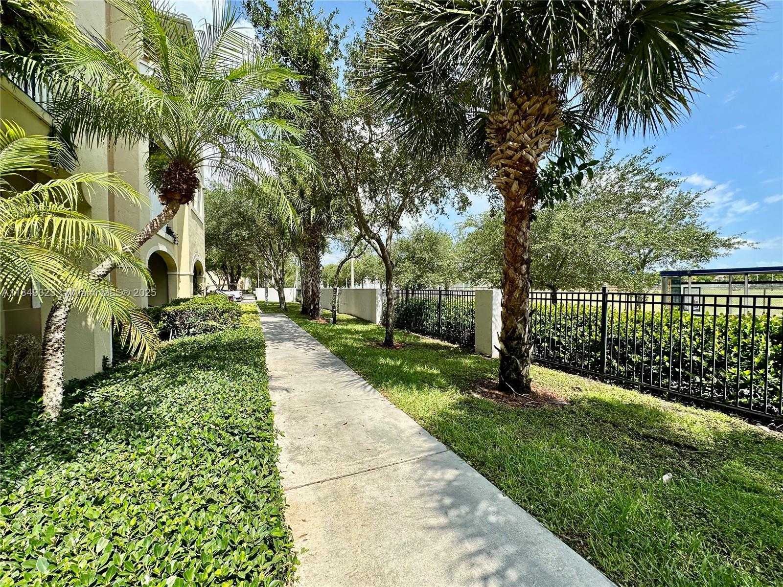 Small Image of 10870 NORTH WEST 88TH TER #103, Doral Number 9