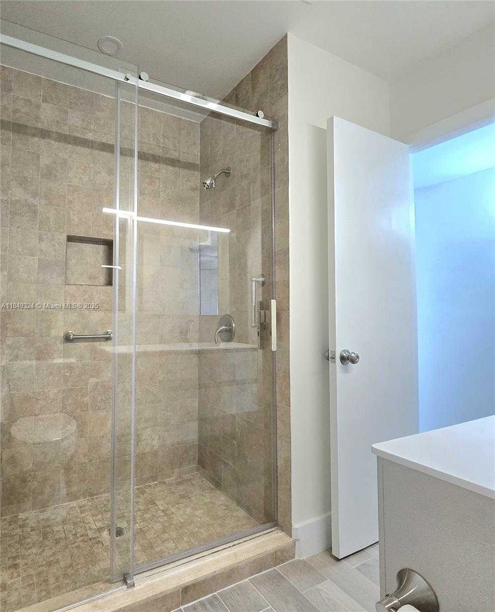 Small Image of 5300 WASHINGTON ST #I205, Hollywood Number 11