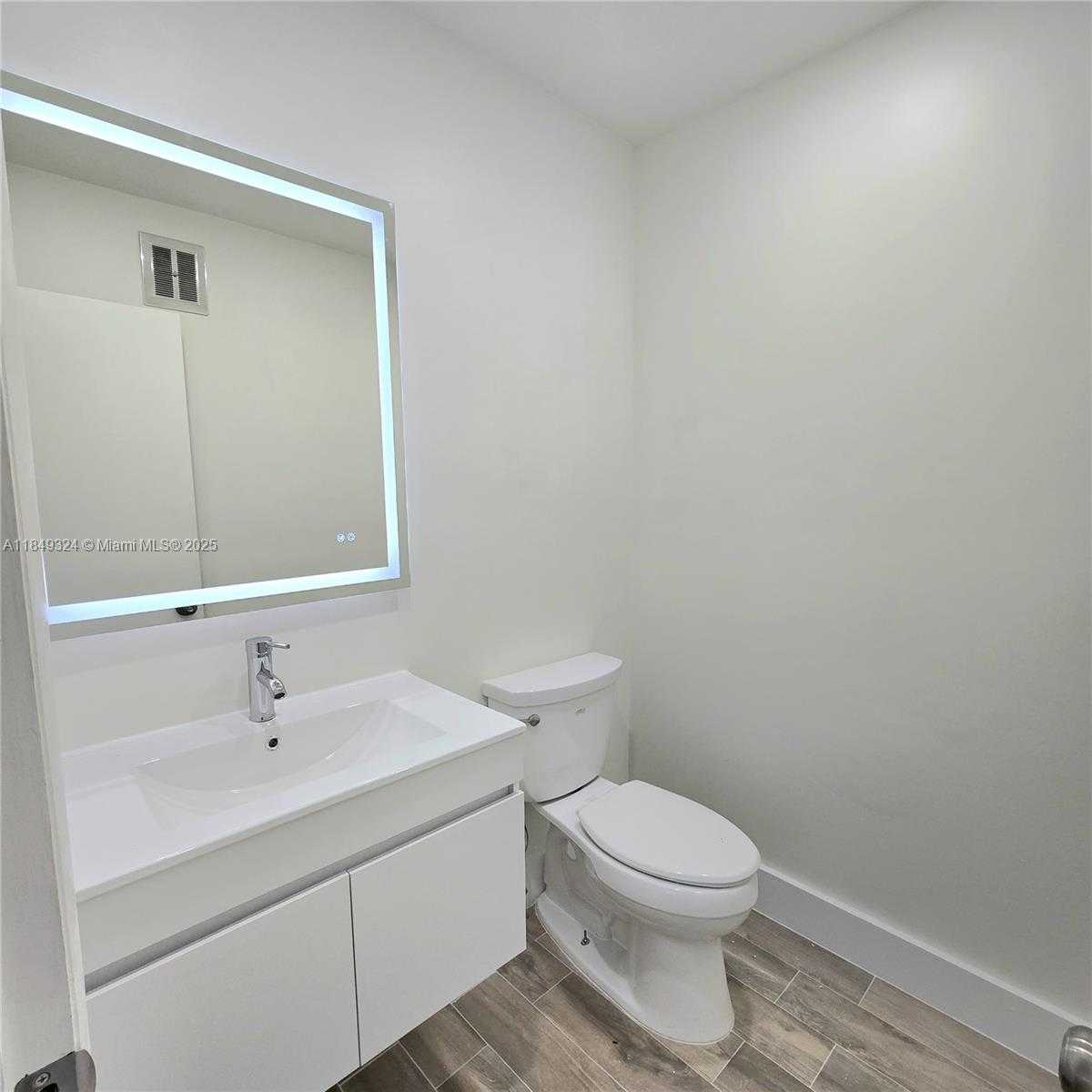 Small Image of 5300 WASHINGTON ST #I205, Hollywood Number 13
