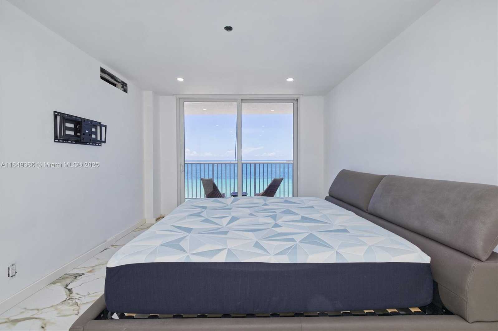 Small Image of 400 NORTH SURF RD #1002, Hollywood Number 12