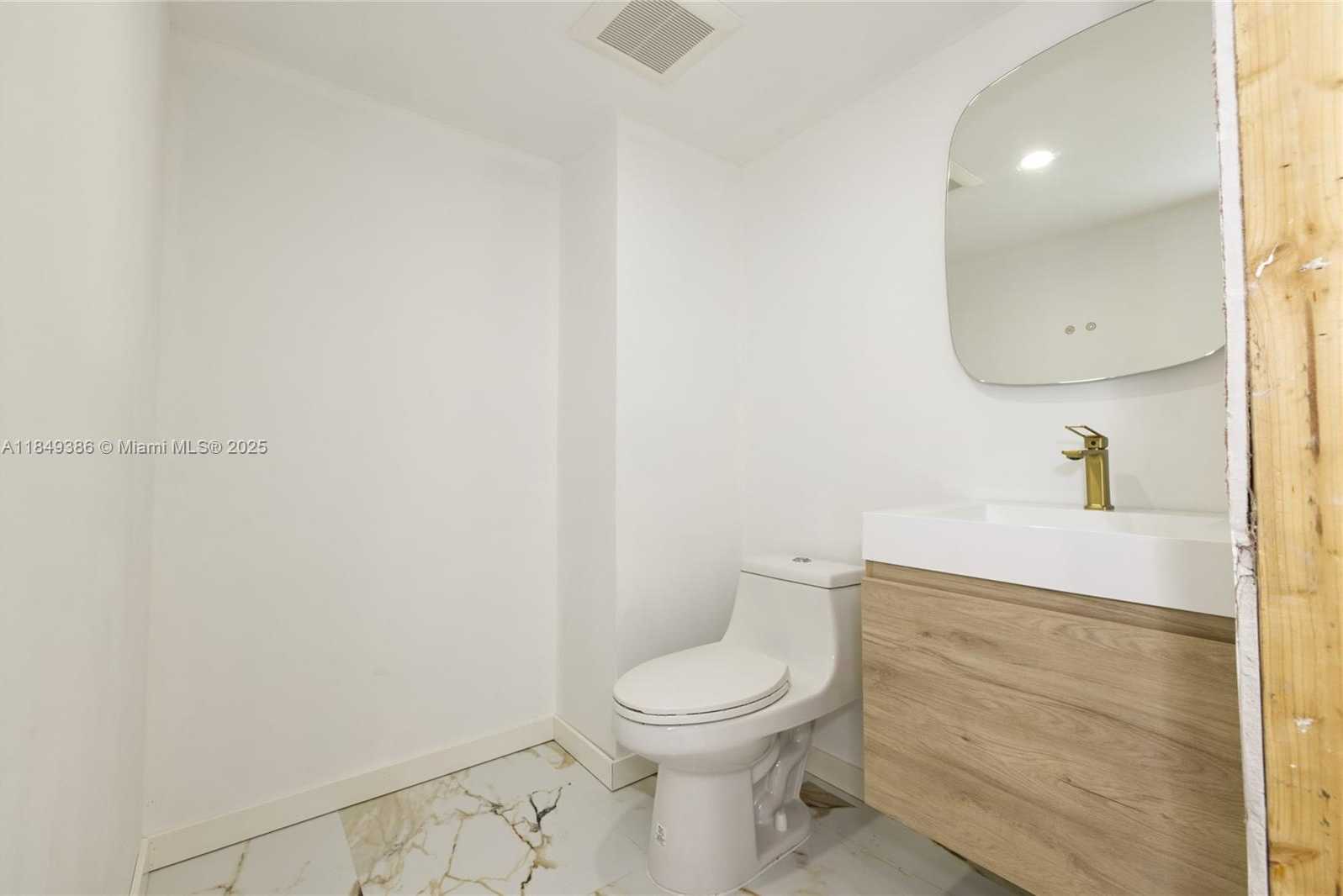 Small Image of 400 NORTH SURF RD #1002, Hollywood Number 17