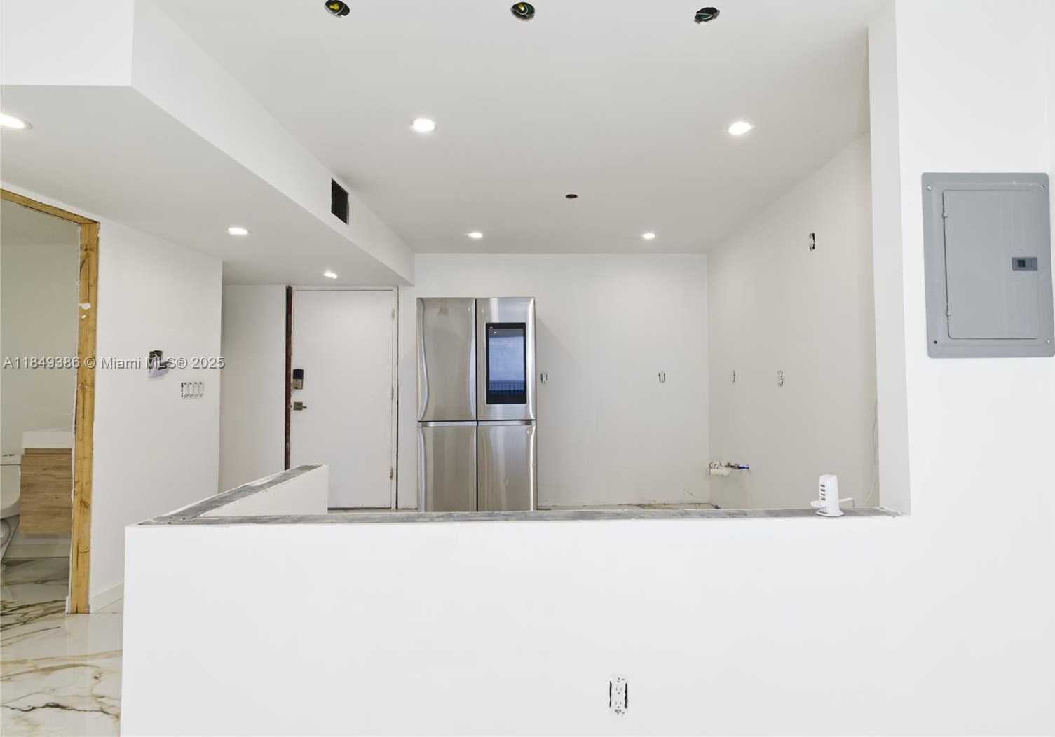 Small Image of 400 NORTH SURF RD #1002, Hollywood Number 24