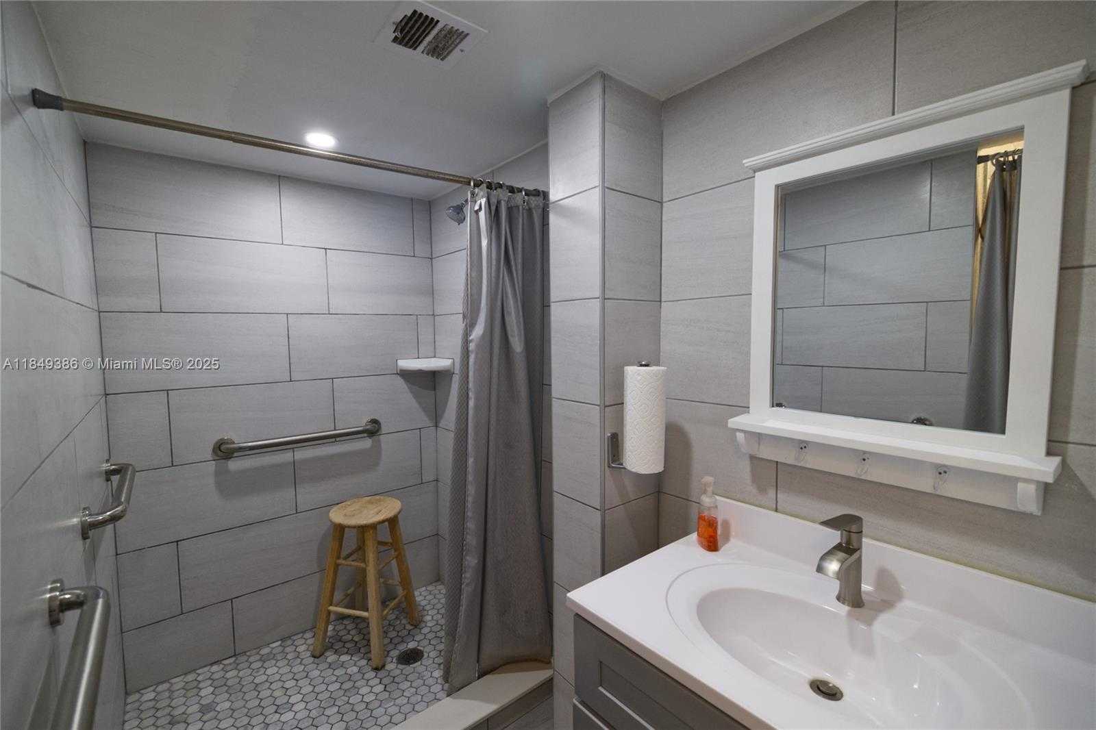 Small Image of 400 NORTH SURF RD #1002, Hollywood Number 35
