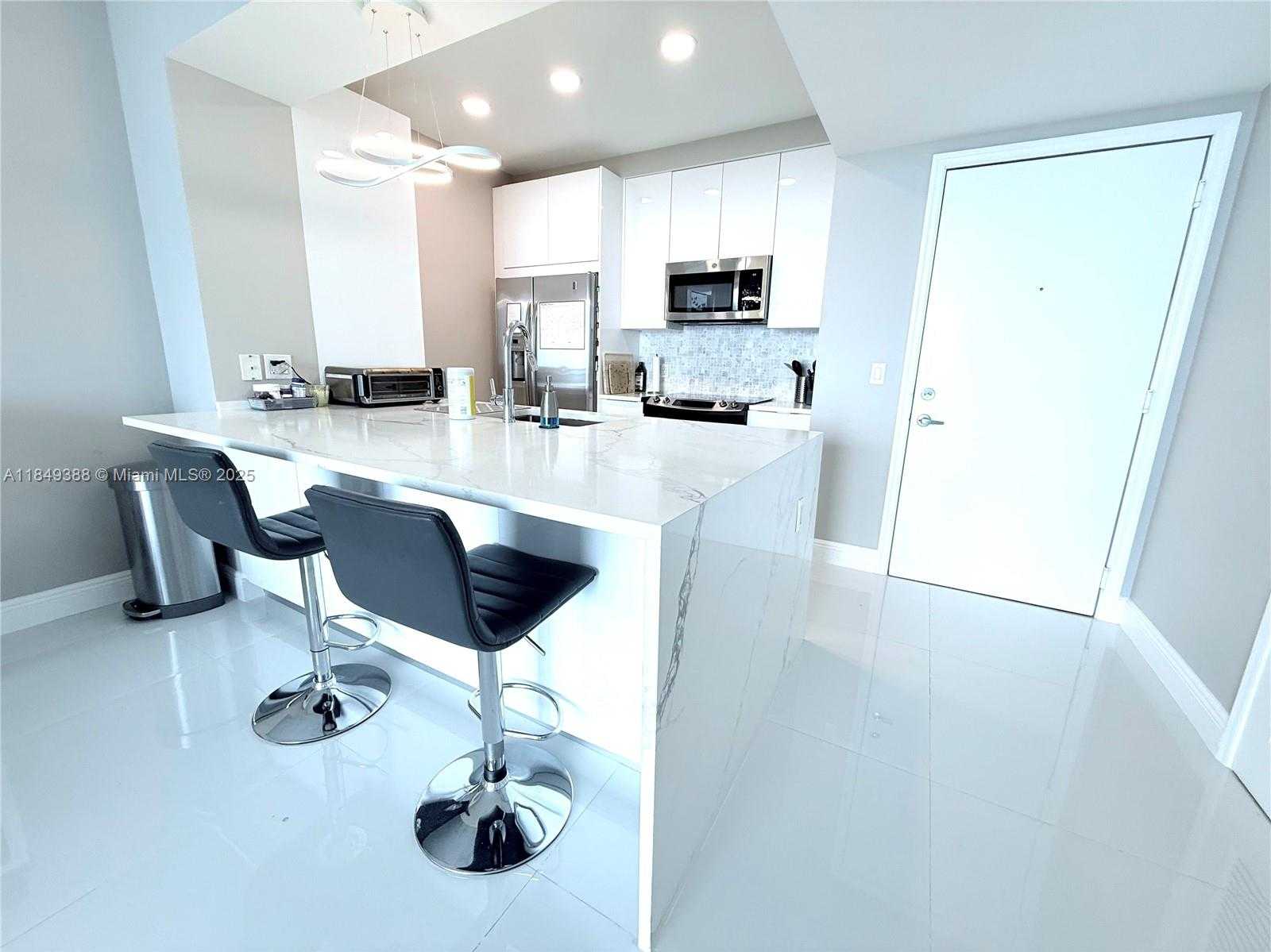 Small Image of 951 BRICKELL AVE #3402, Miami Number 2
