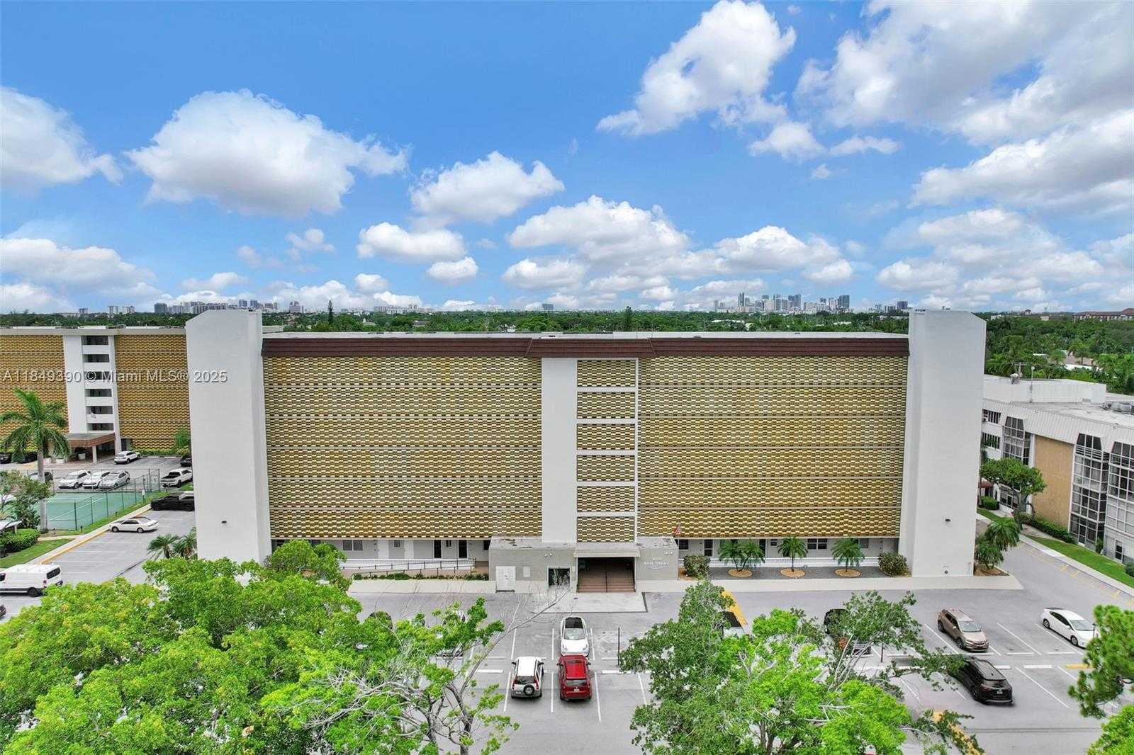 Small Image of 3050 NORTH EAST 16TH AVE #605, Oakland Park Number 15