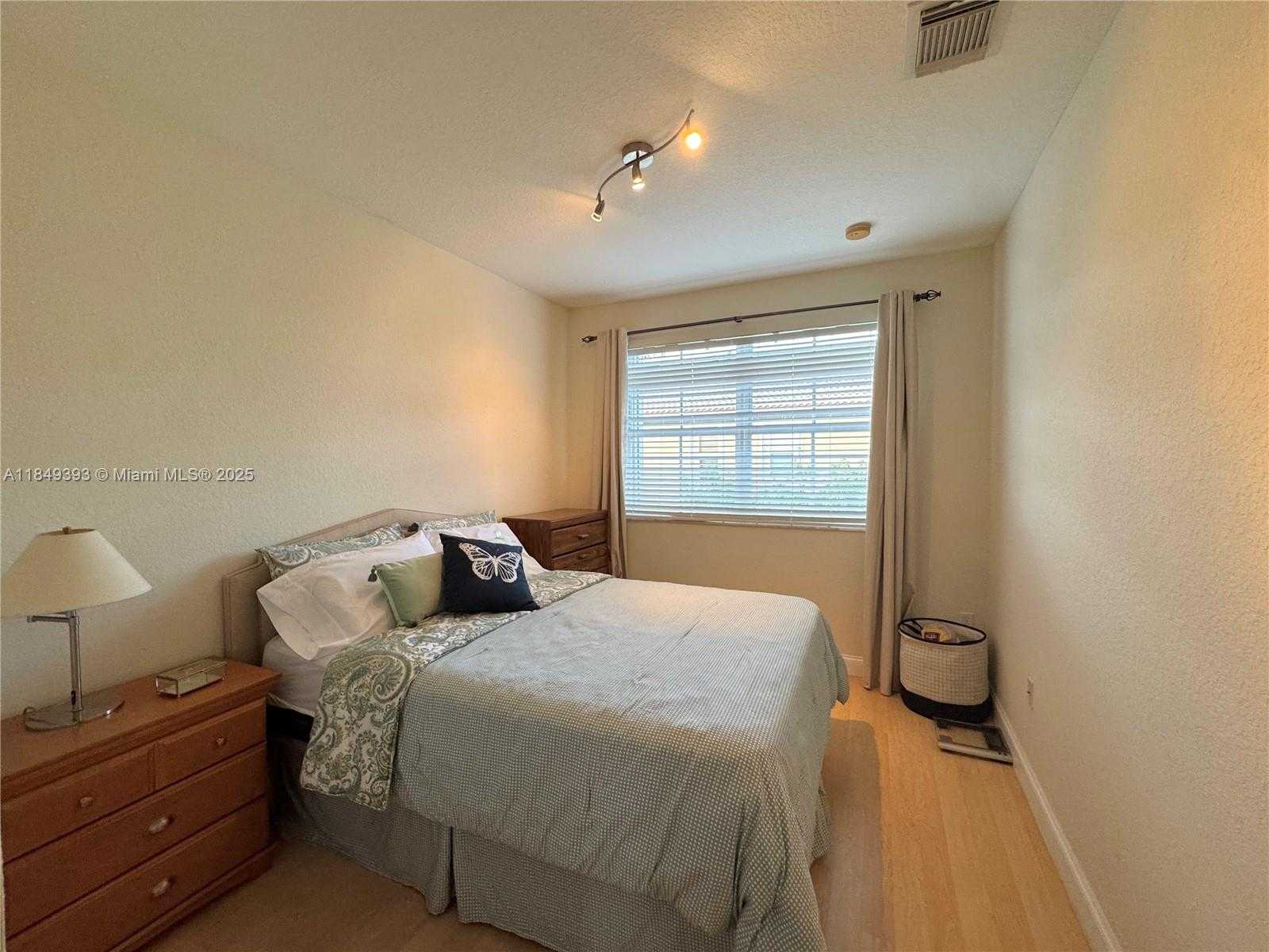 Small Image of 11575 SOUTH WEST 138TH AVE, Miami Number 21