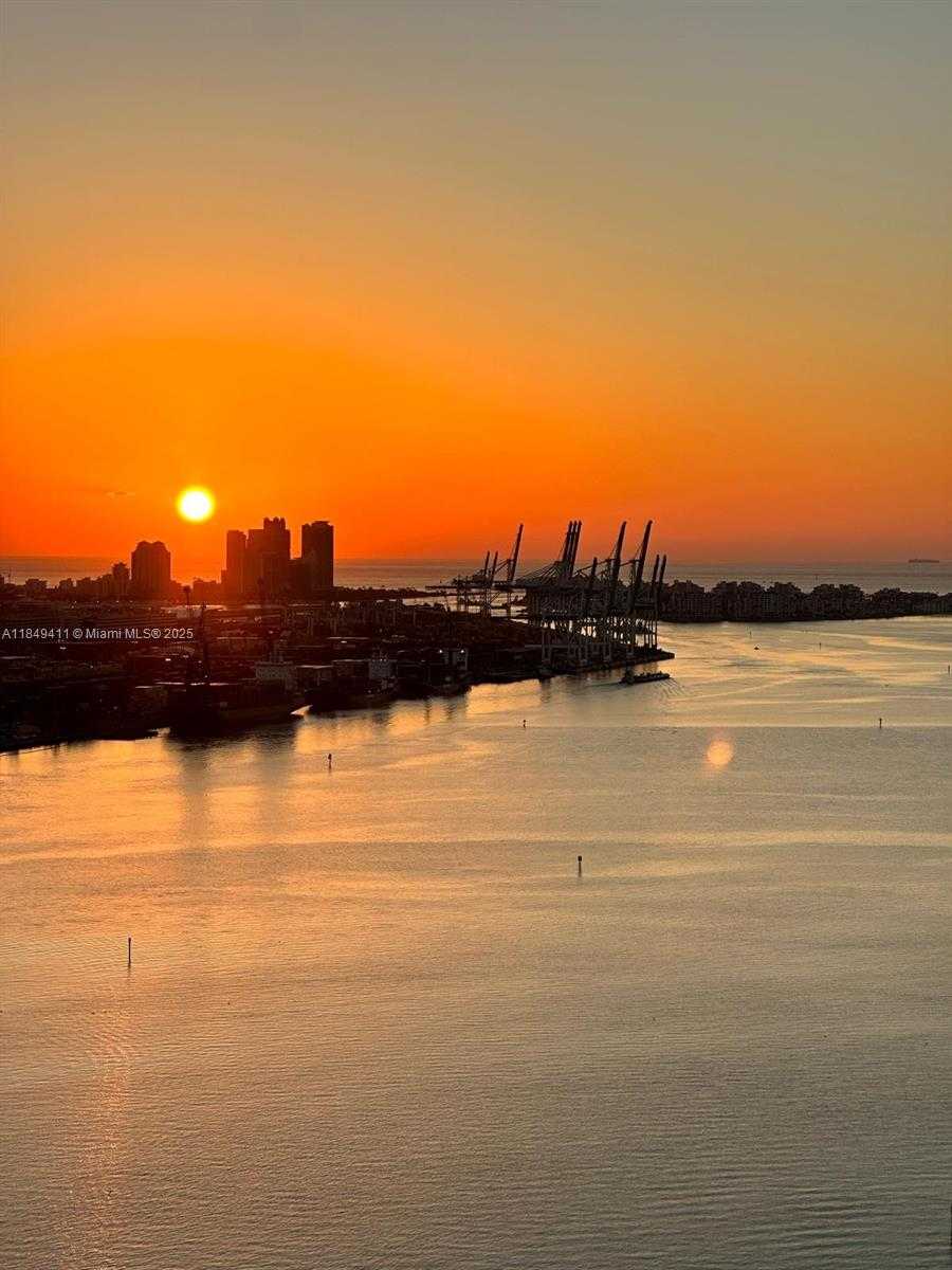 Small Image of 335 SOUTH BISCAYNE BLVD #3501, Miami Number 33