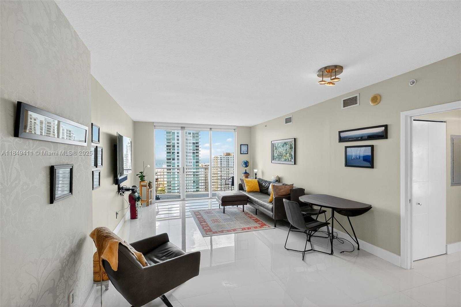 Small Image of 335 SOUTH BISCAYNE BLVD #3501, Miami Number 7