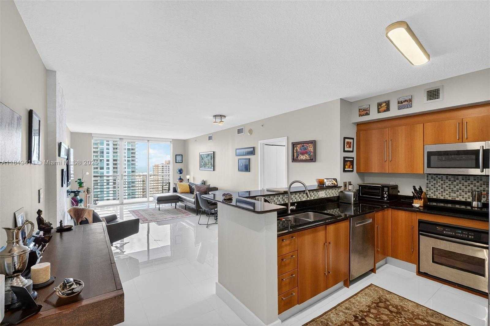 Small Image of 335 SOUTH BISCAYNE BLVD #3501, Miami Number 9