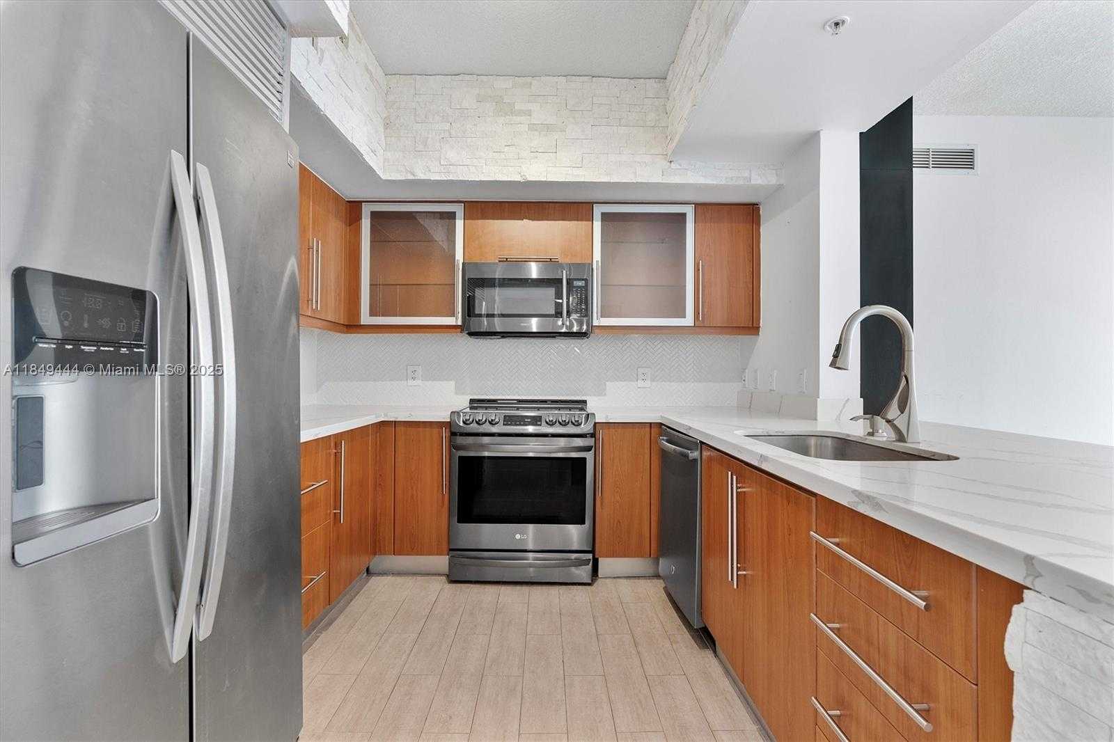 Small Image of 888 SOUTH DOUGLAS RD #1415, Coral Gables Number 10