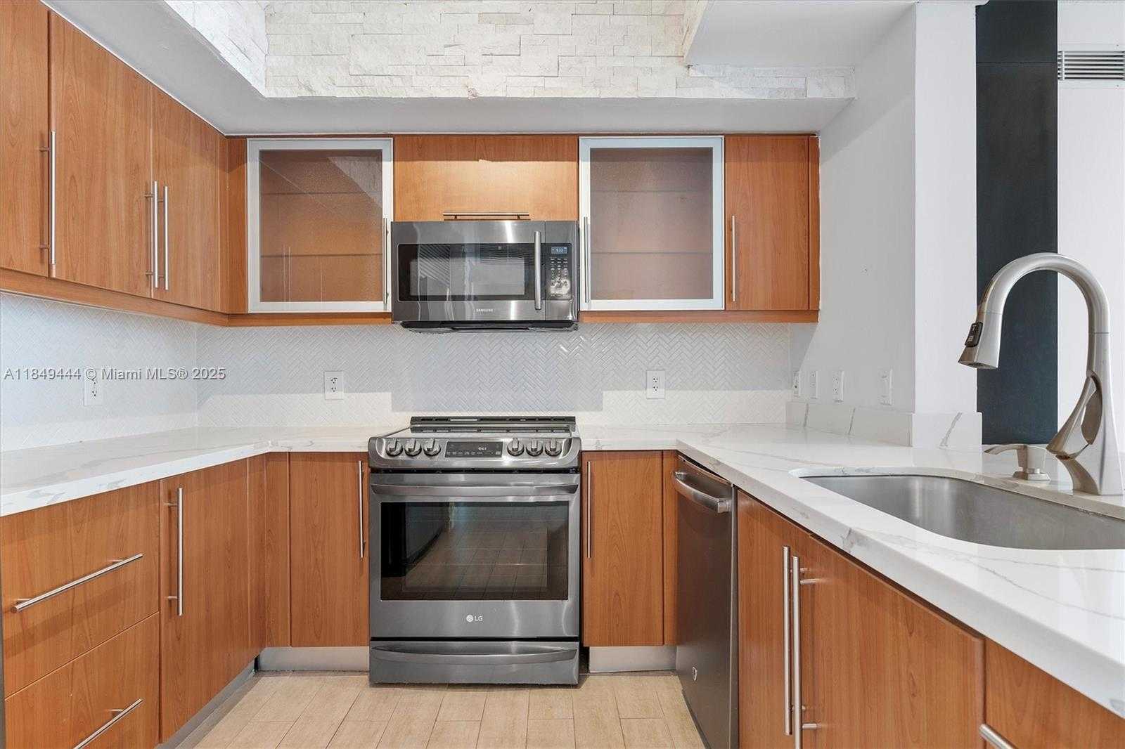 Small Image of 888 SOUTH DOUGLAS RD #1415, Coral Gables Number 11