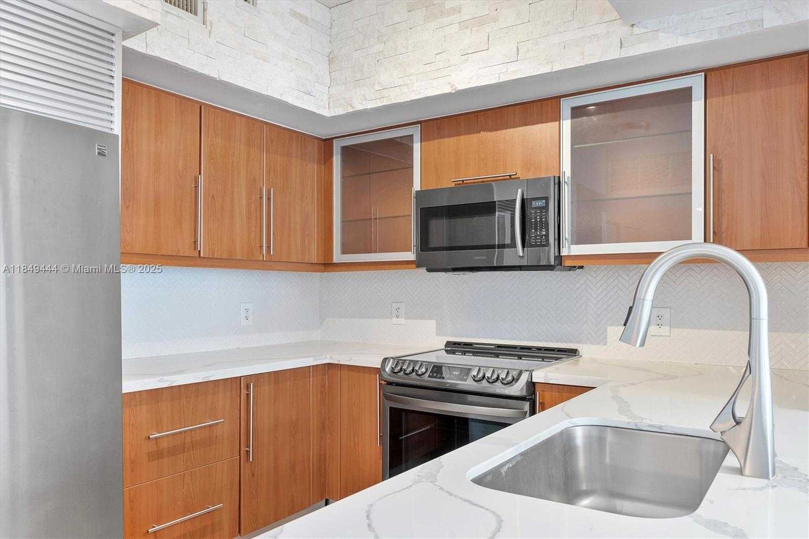 Small Image of 888 SOUTH DOUGLAS RD #1415, Coral Gables Number 13
