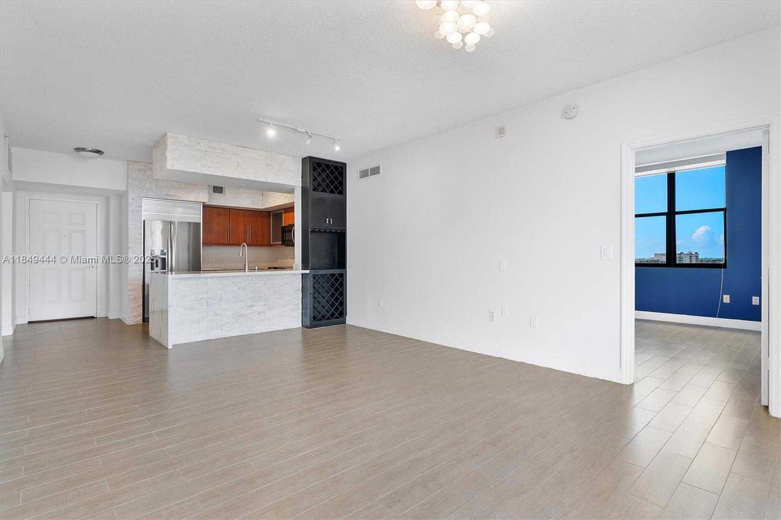 Small Image of 888 SOUTH DOUGLAS RD #1415, Coral Gables Number 6