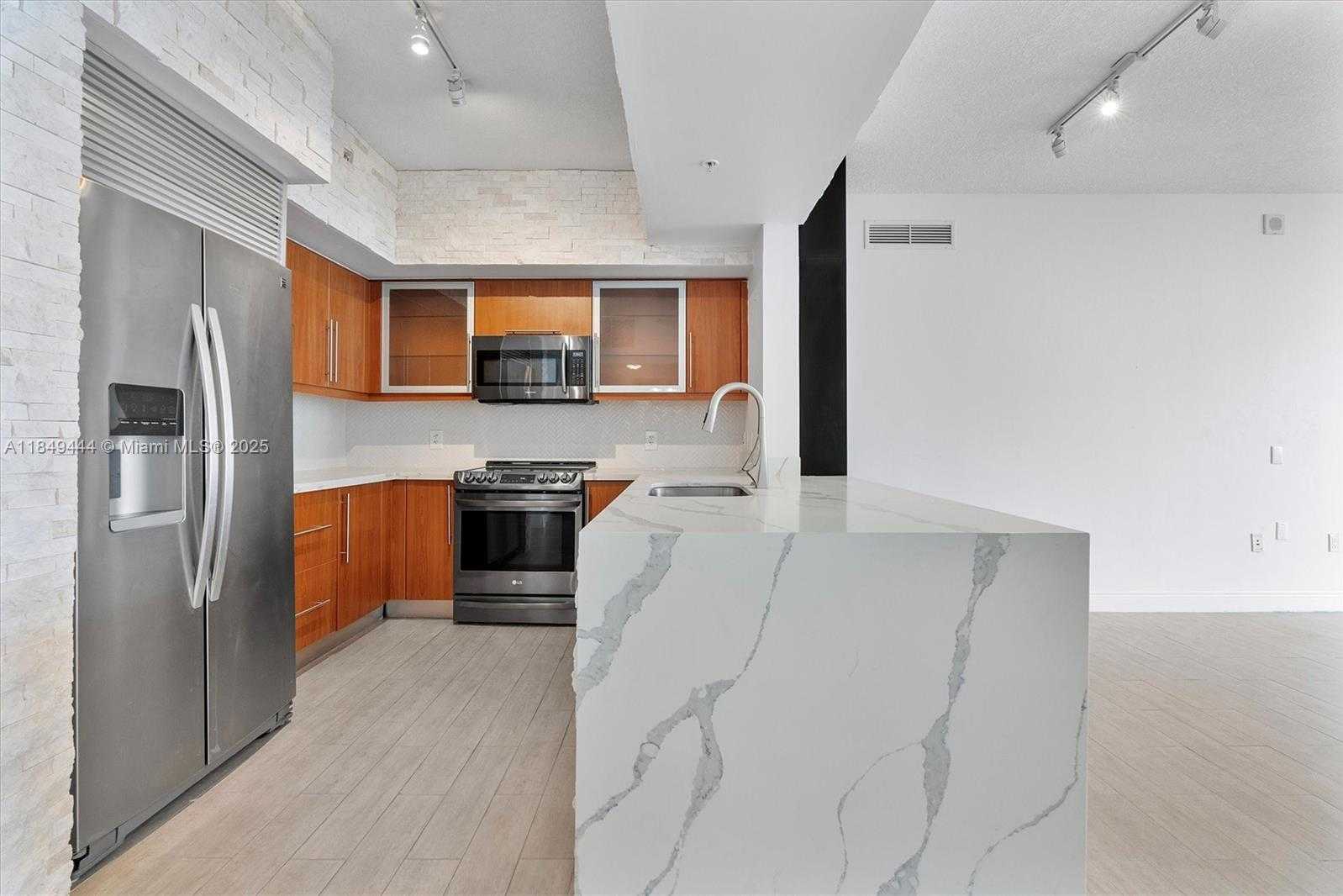 Small Image of 888 SOUTH DOUGLAS RD #1415, Coral Gables Number 8