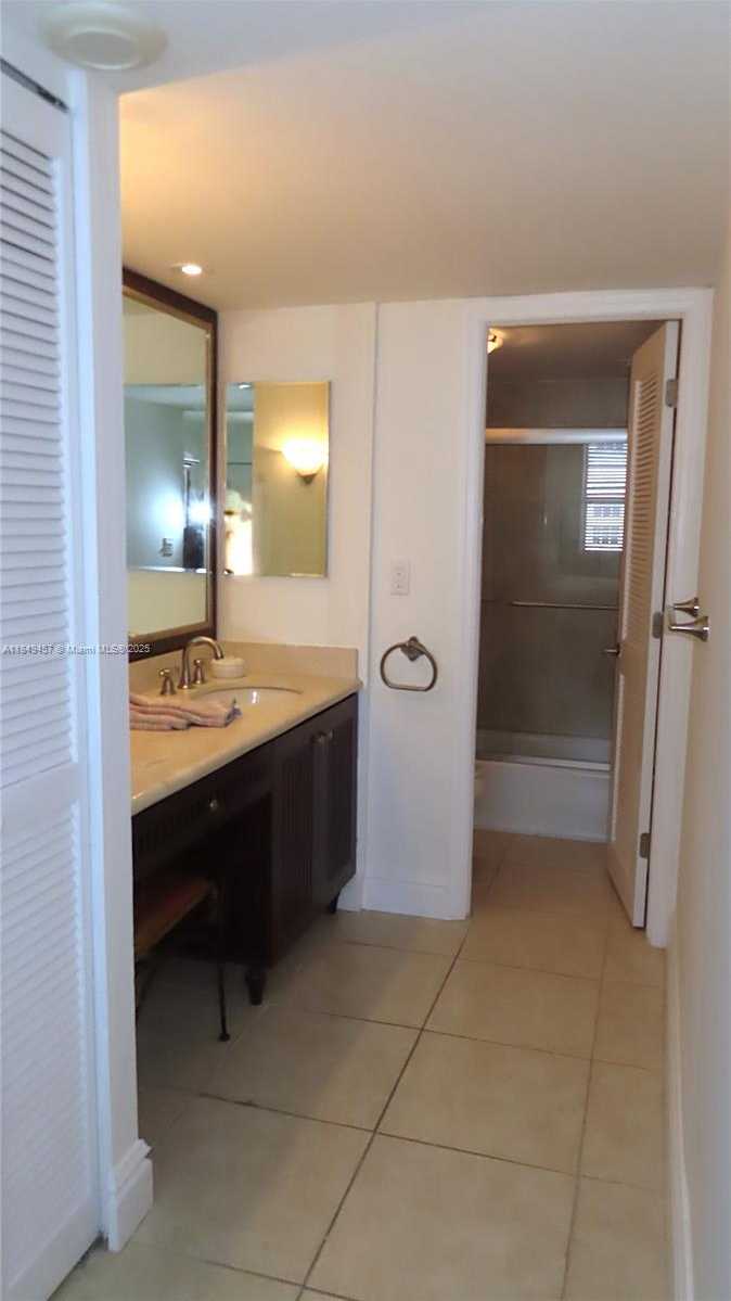 Small Image of 5701 COLLINS AVE #1107, Miami Beach Number 16