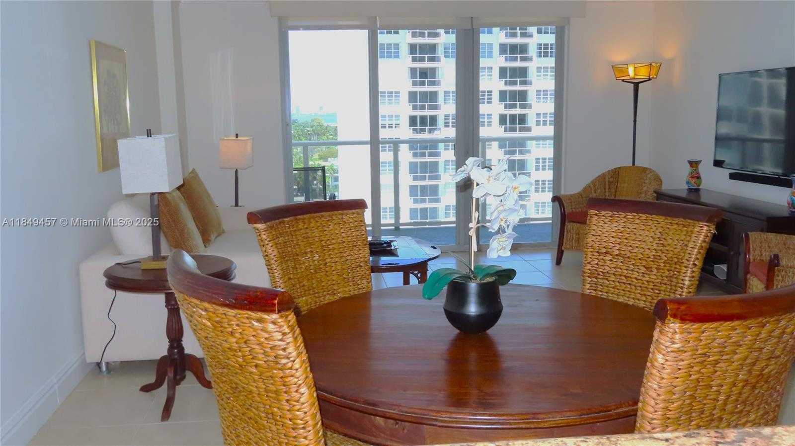 Small Image of 5701 COLLINS AVE #1107, Miami Beach Number 9