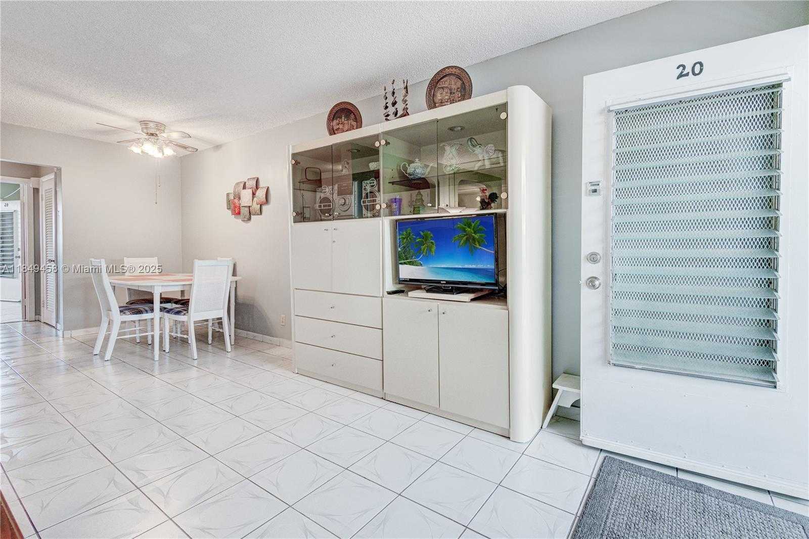 Small Image of 800 SOUTH WEST 10TH TER #20T, Hallandale Beach Number 2
