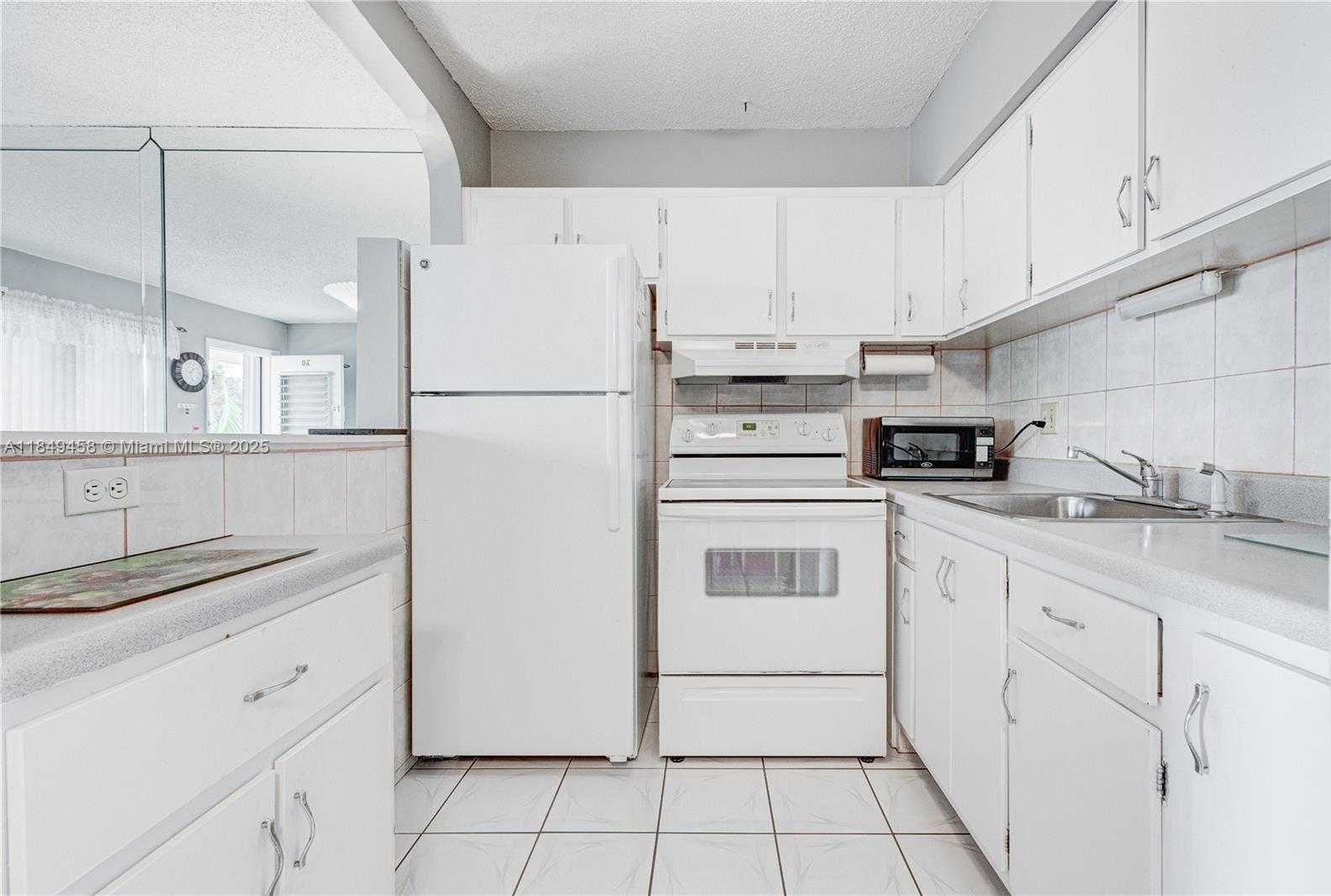 Small Image of 800 SOUTH WEST 10TH TER #20T, Hallandale Beach Number 8