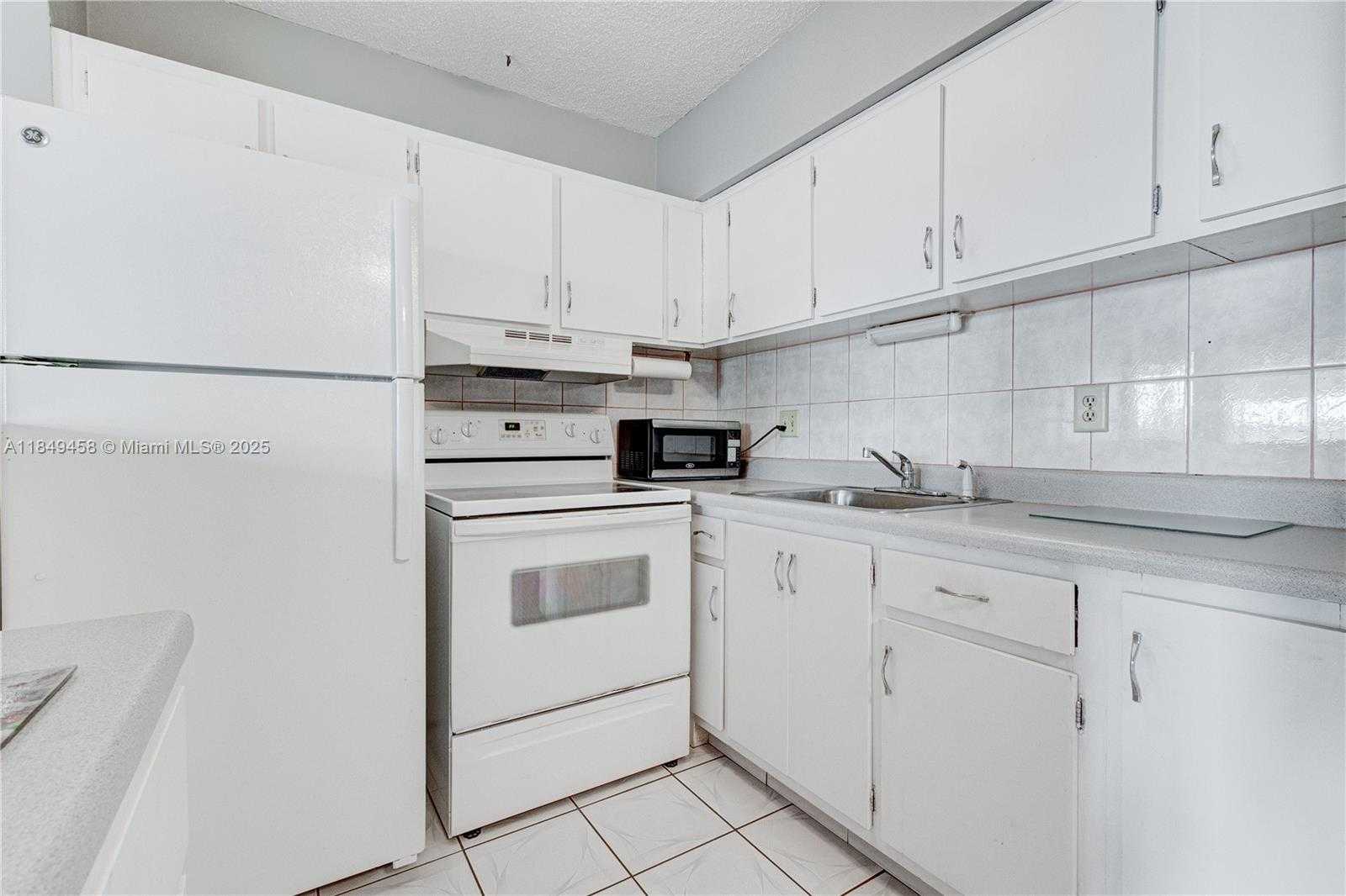 Small Image of 800 SOUTH WEST 10TH TER #20T, Hallandale Beach Number 9