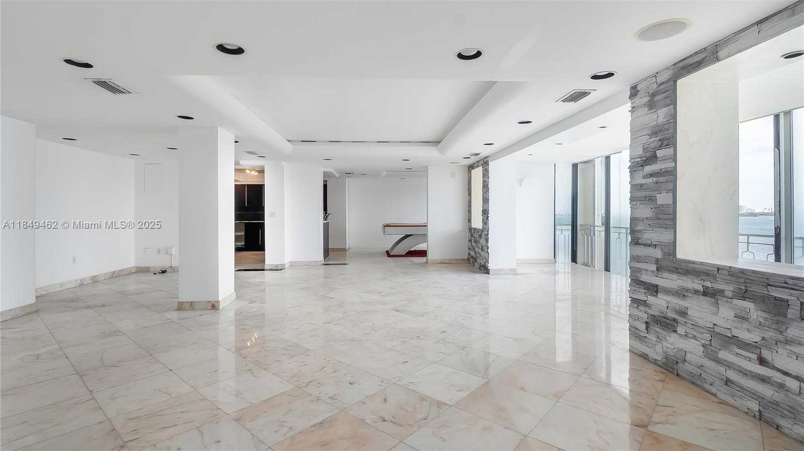 Small Image of 11111 BISCAYNE BLVD #15F, Miami Number 11