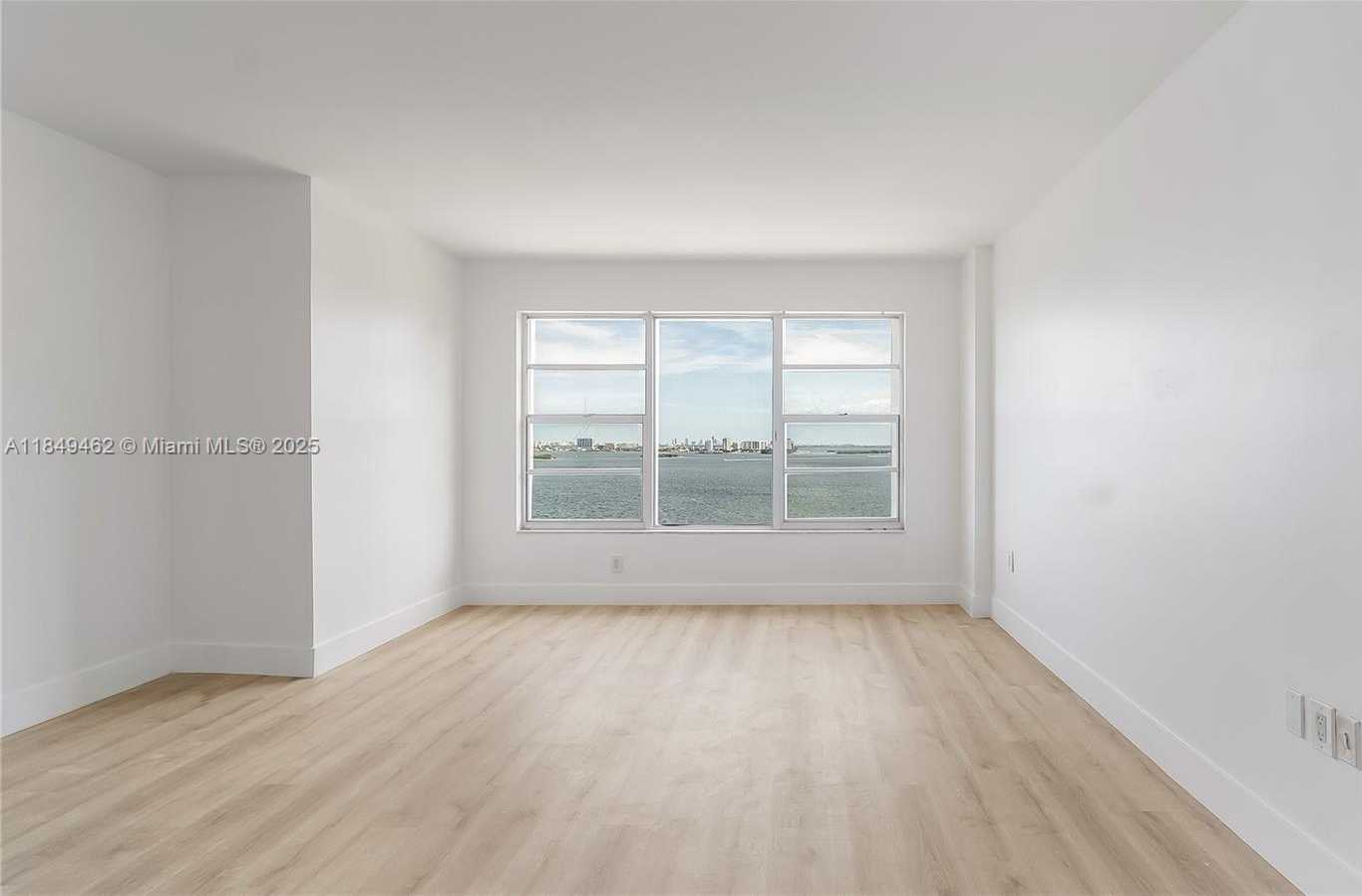 Small Image of 11111 BISCAYNE BLVD #15F, Miami Number 26