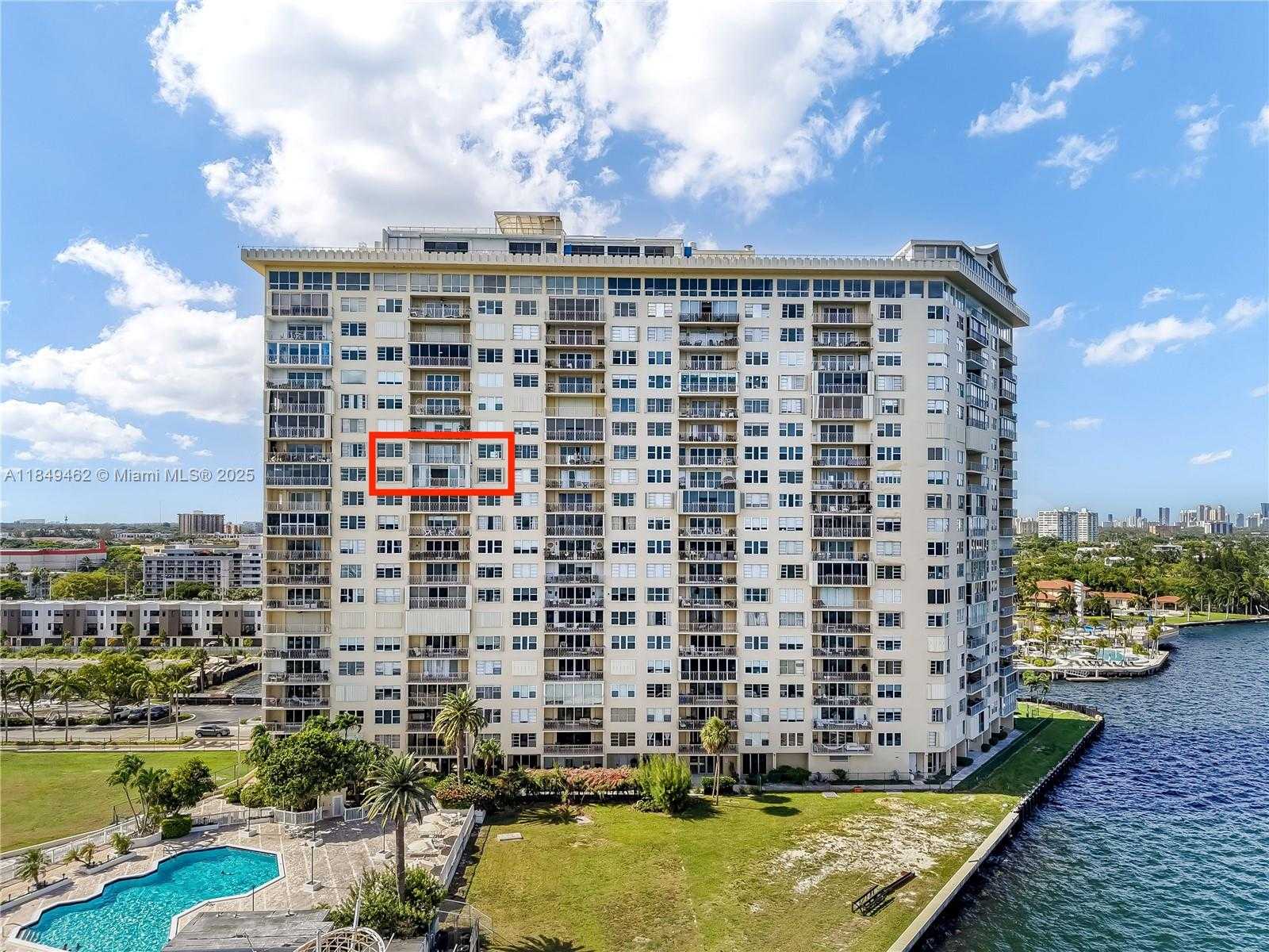 Small Image of 11111 BISCAYNE BLVD #15F, Miami Number 3