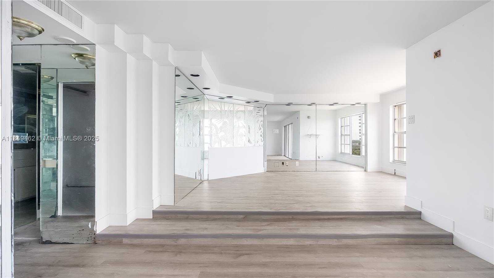 Small Image of 11111 BISCAYNE BLVD #15F, Miami Number 31
