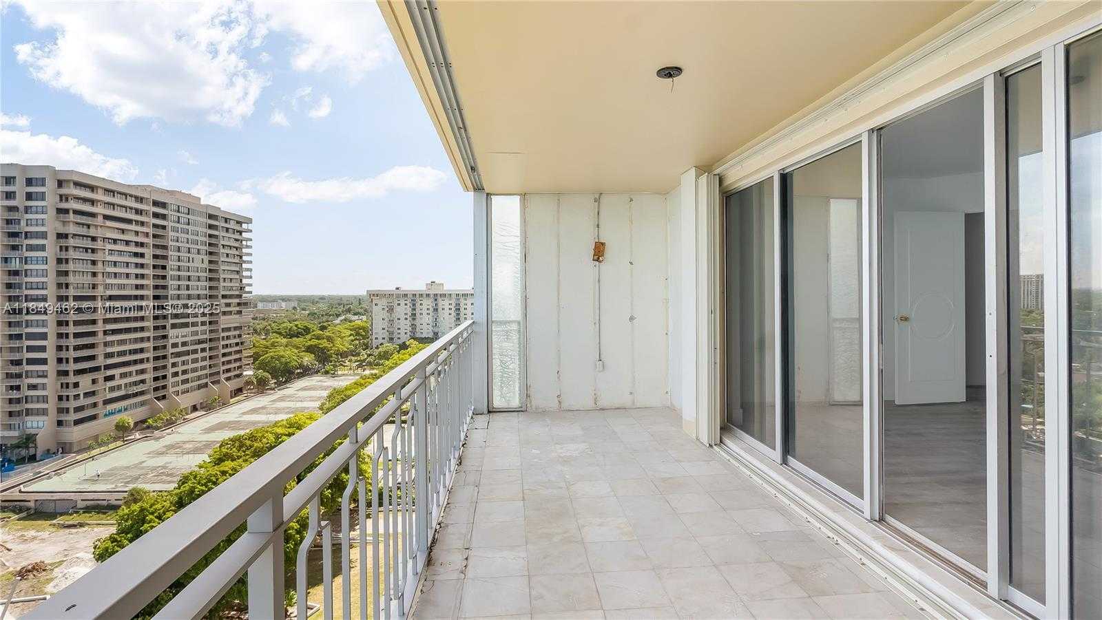 Small Image of 11111 BISCAYNE BLVD #15F, Miami Number 39