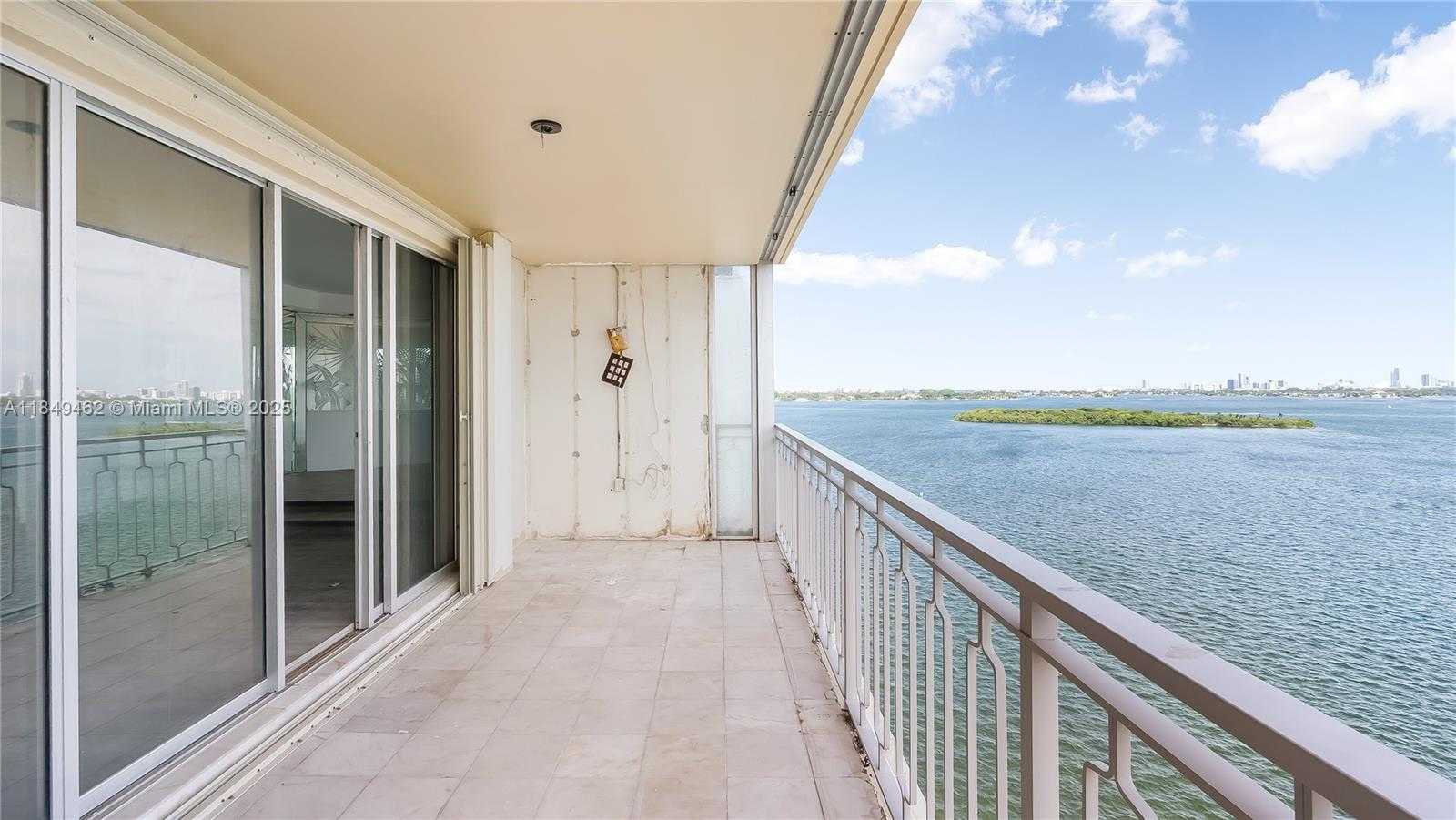 Small Image of 11111 BISCAYNE BLVD #15F, Miami Number 40