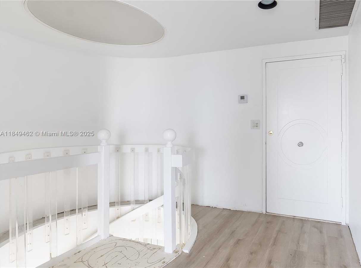 Small Image of 11111 BISCAYNE BLVD #15F, Miami Number 41