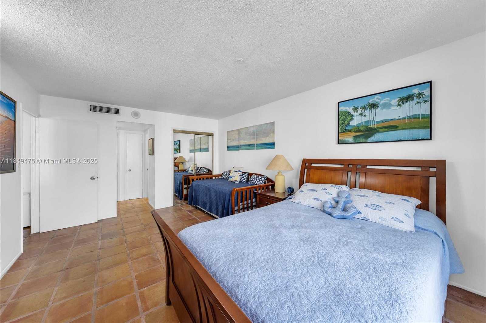 Small Image of 5555 COLLINS AVE #8U, Miami Beach Number 37