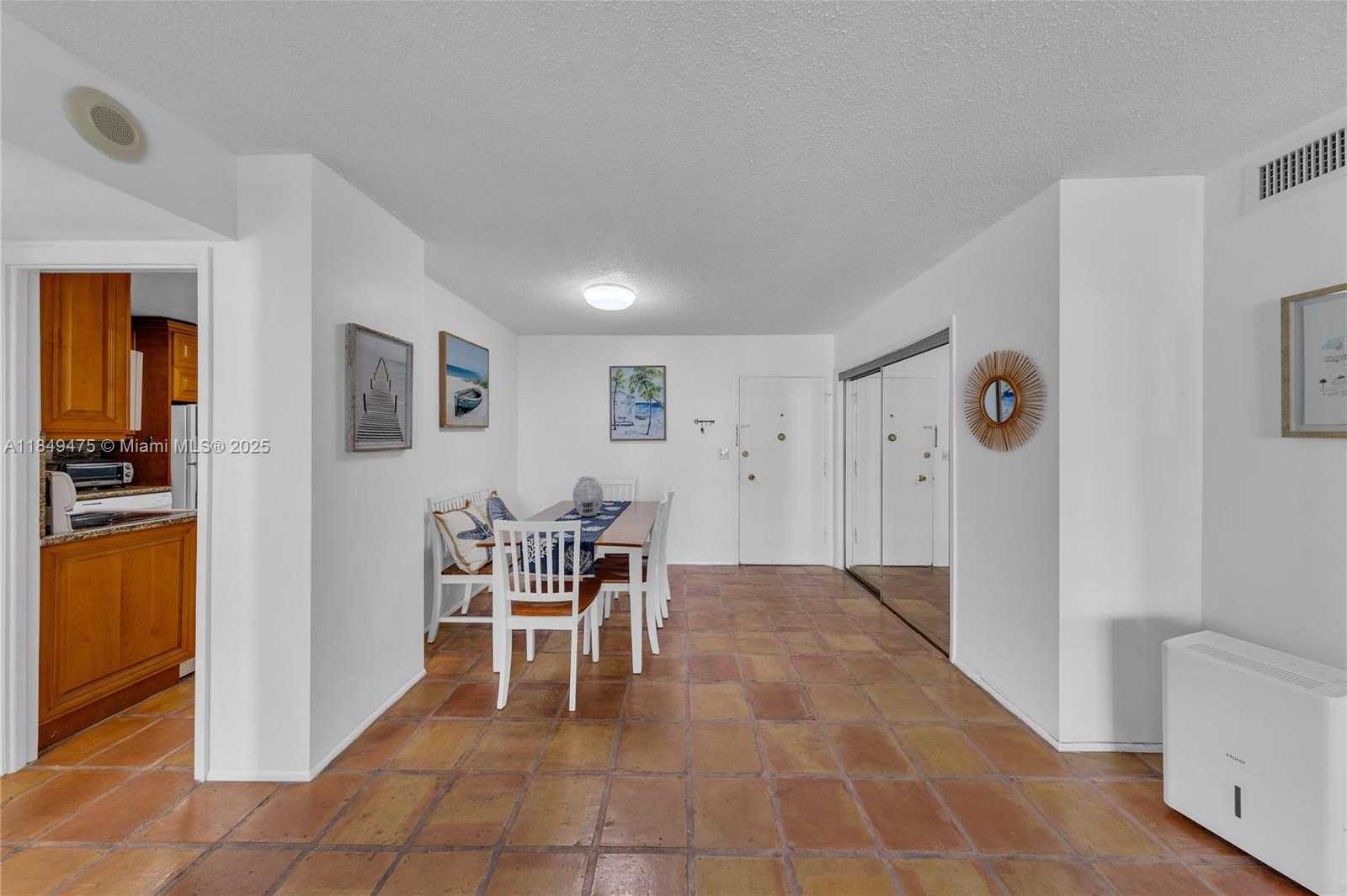 Small Image of 5555 COLLINS AVE #8U, Miami Beach Number 9