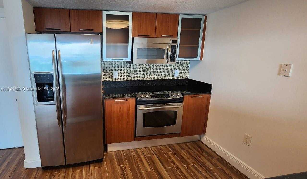 Small Image of 1800 NORTH BAYSHORE DR #3808, Miami Number 7