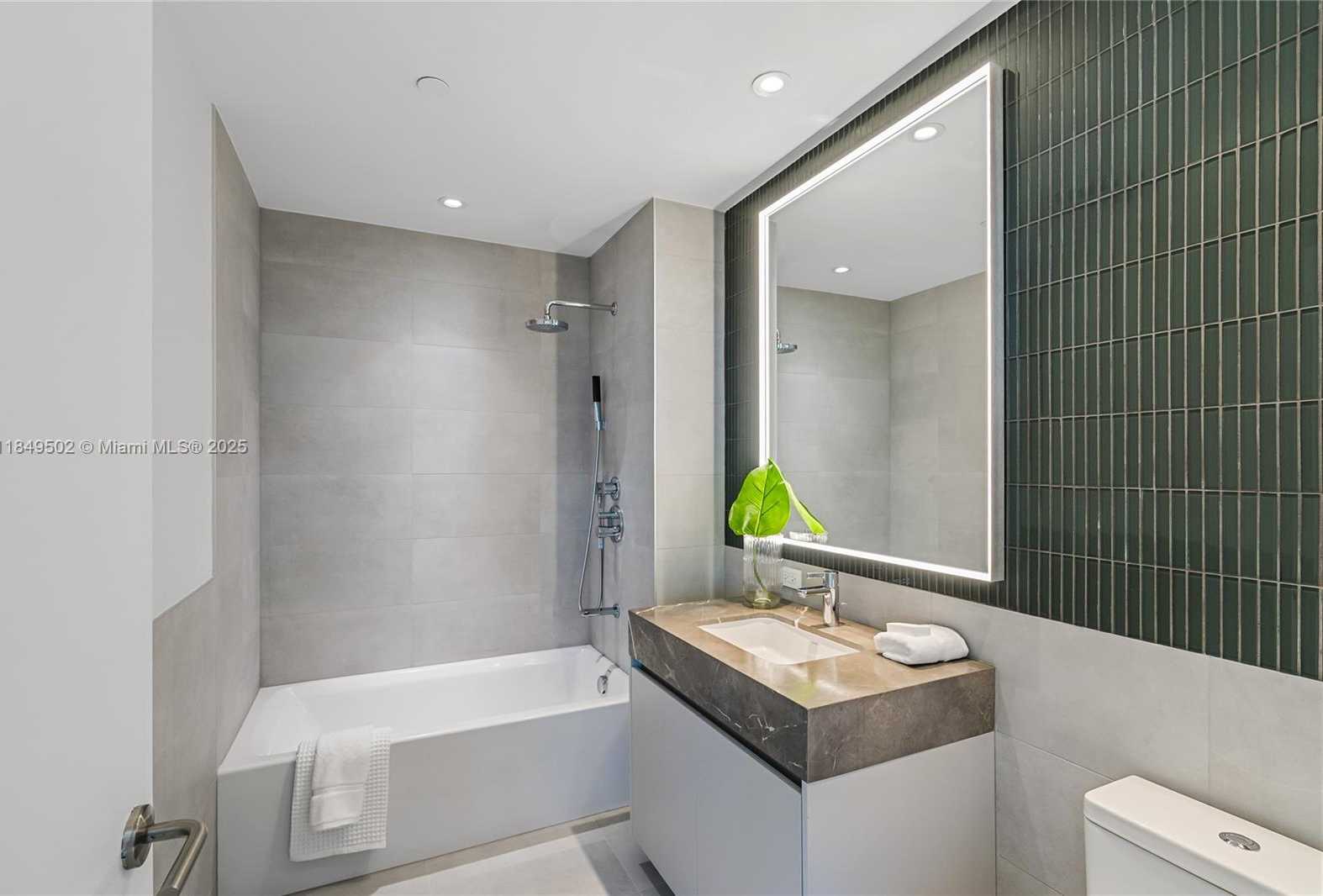 Small Image of 500 ALTON RD #2005, Miami Beach Number 12