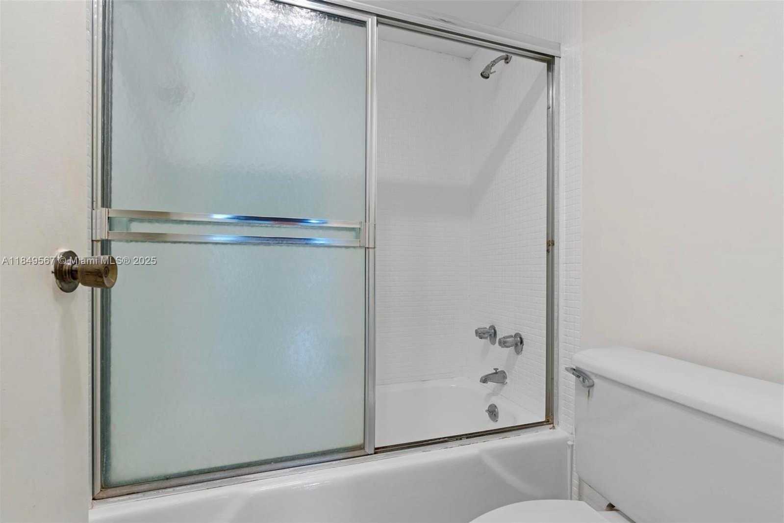 Small Image of 1965 SOUTH OCEAN DR #MS, Hallandale Beach Number 12